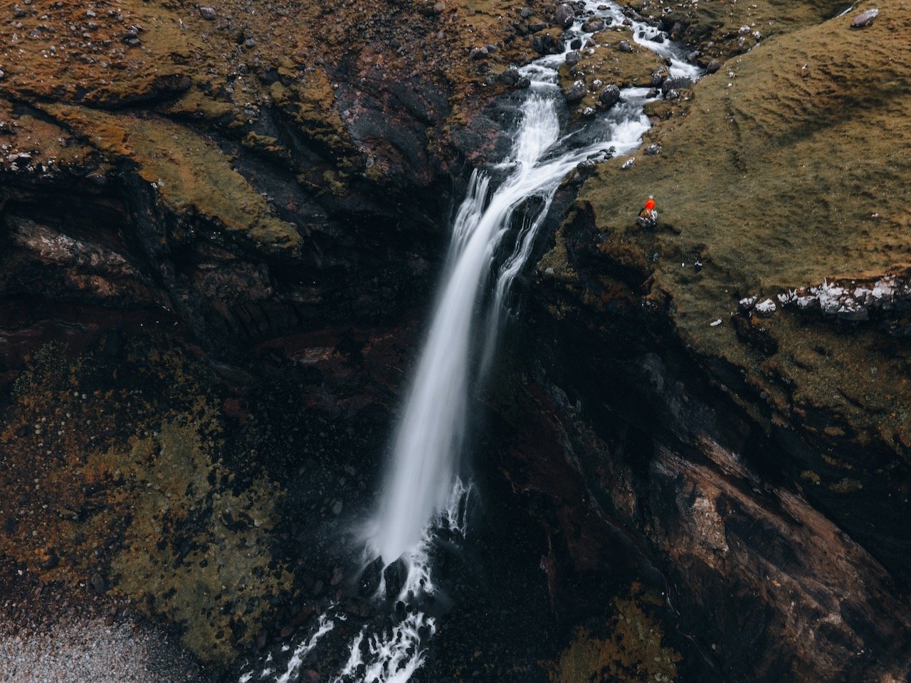   Skarðsáfossur, Vágar, Faroe Islands (ISO 100, 4.5 mm,  f /2.8, 0.8 s)  