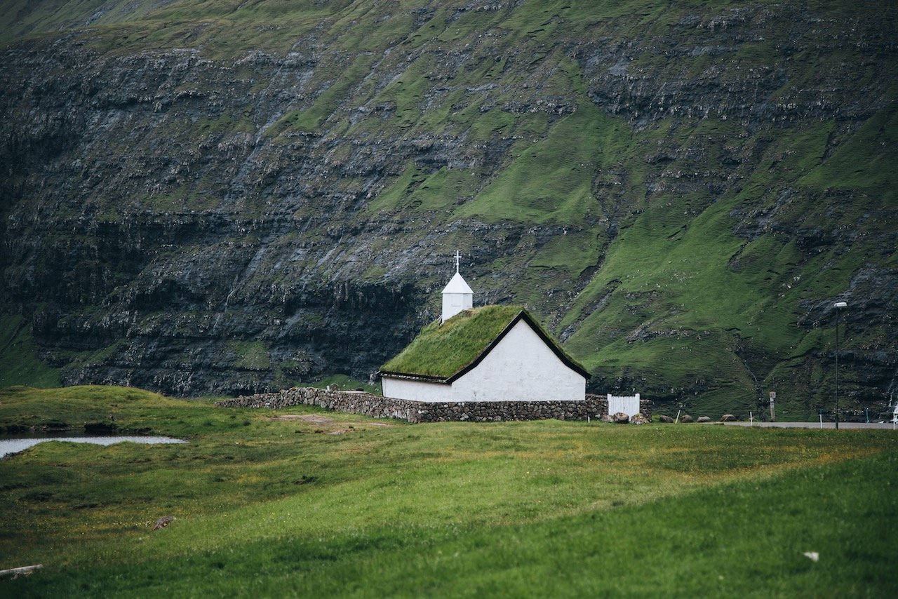   Saksun Church, Streymoy, Faroe Islands (ISO 100, 105 mm,  f /4, 1/400 s)  