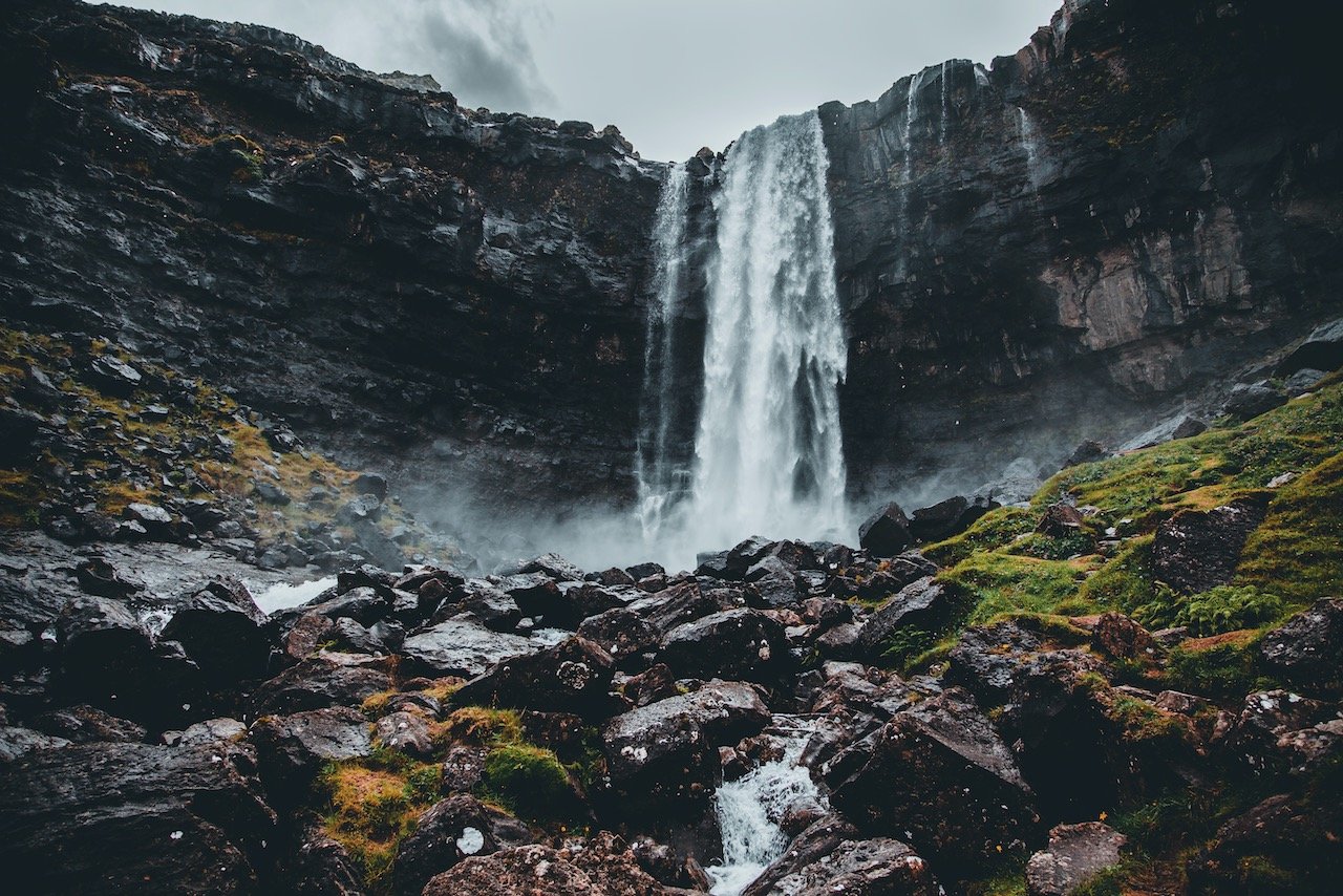   Fossá Waterfall, Streymoy, Faroe Islands (ISO 100, 24 mm,  f /4, 1/200 s)  