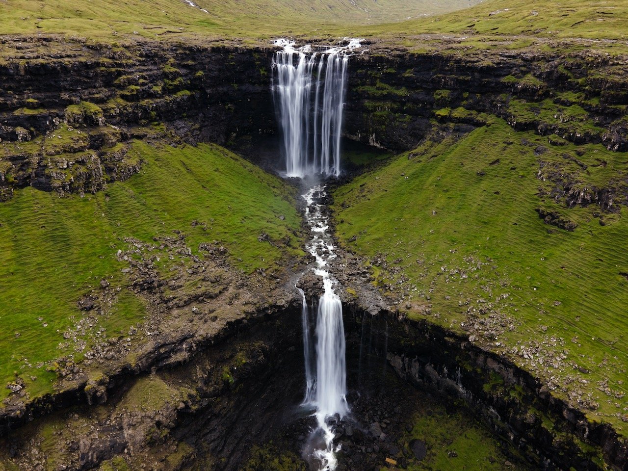   Fossá Waterfall, Streymoy, Faroe Islands (ISO 100, 4.5 mm,  f /2.8, 1/4 s)  