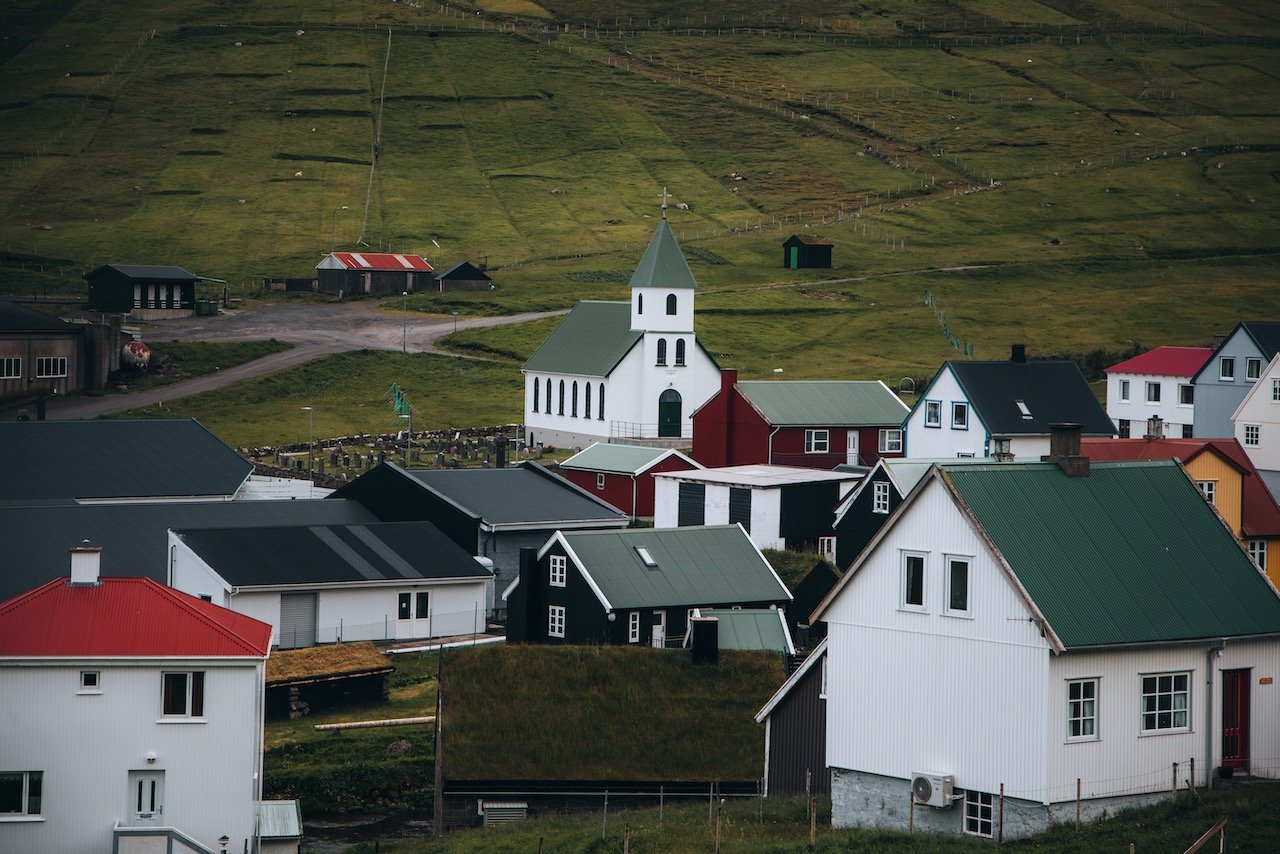   Gjógv, Eysturoy, Faroe Islands (ISO 400, 105 mm,  f /4, 1/400 s)  