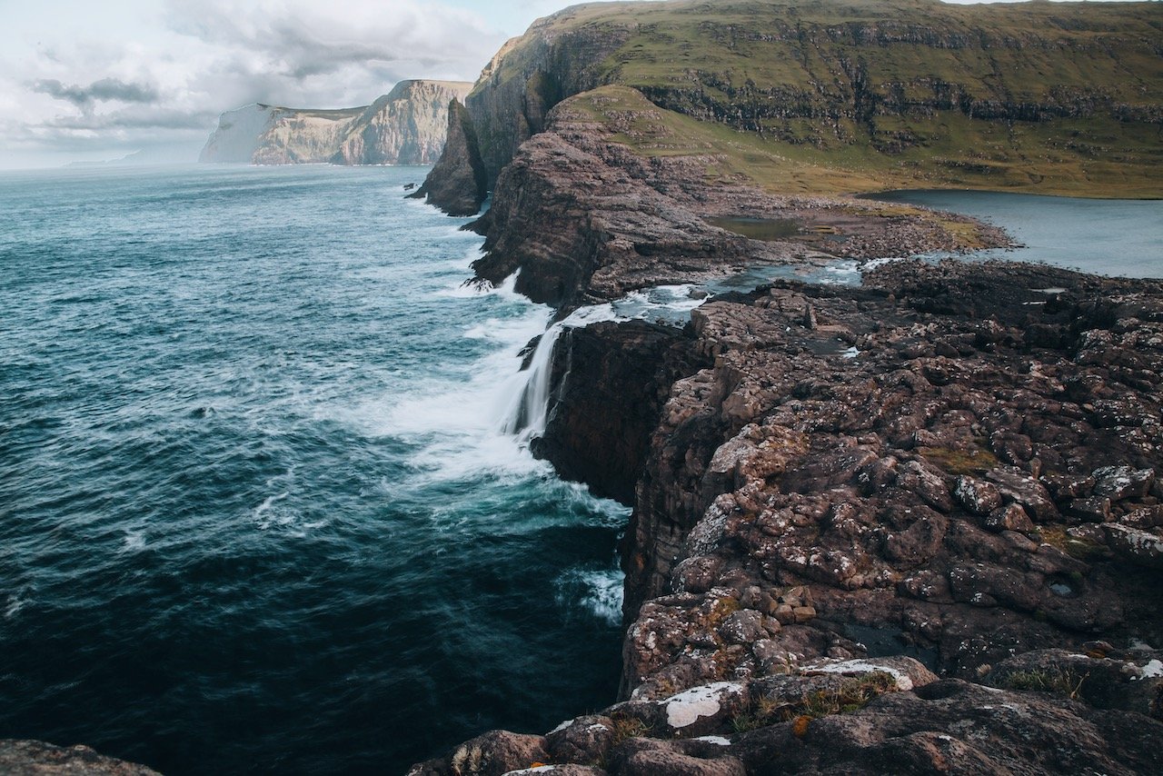   Bøsdalafossur Waterfall, Vágar, Faroe Islands (ISO 100, 24 mm,  f /22, 0.6 s)  
