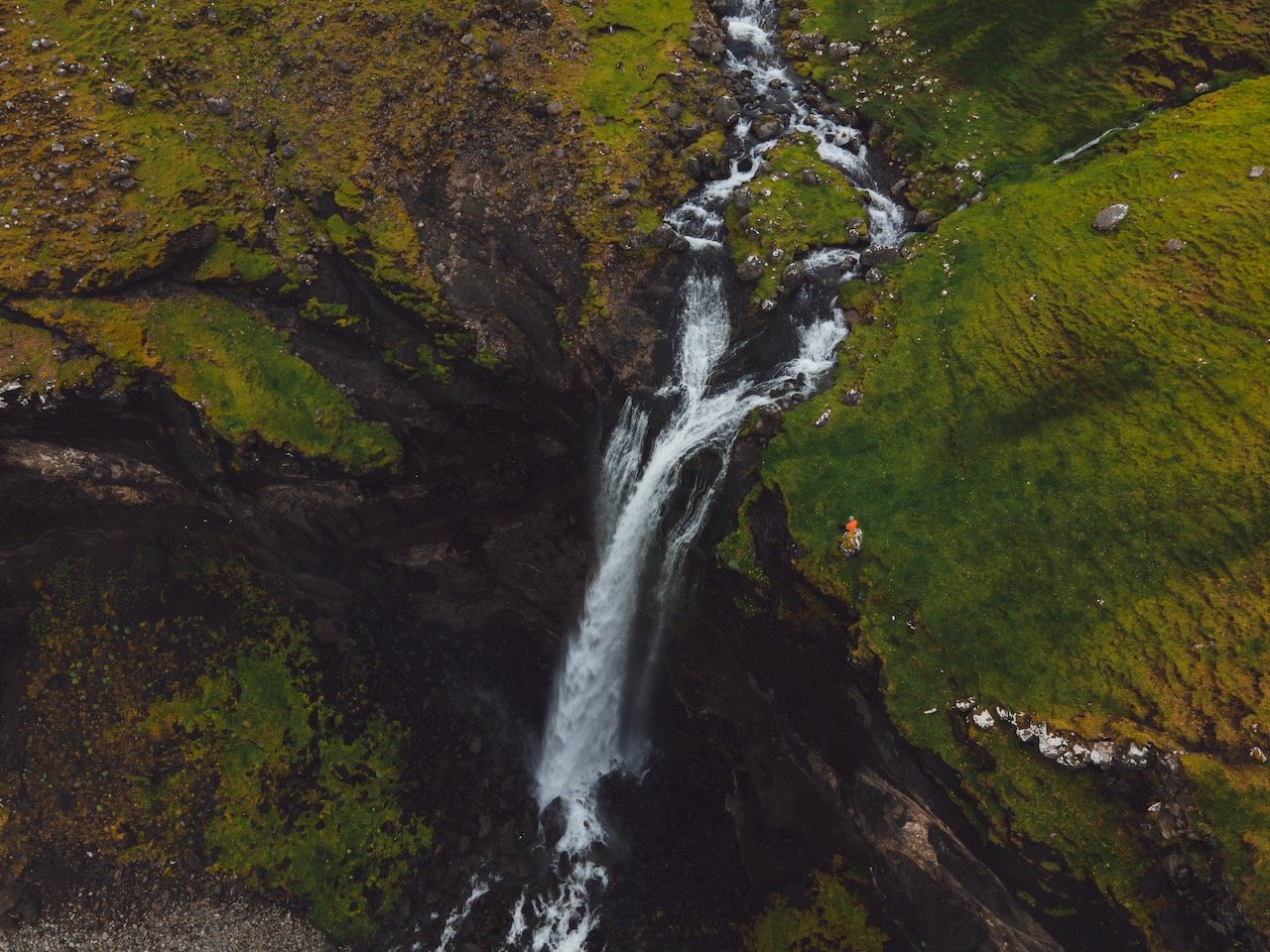   Skarðsáfossur Waterfall, Vágar, Faroe Islands (ISO 200, 4.5 mm,  f /2.8, 1/40 s)  