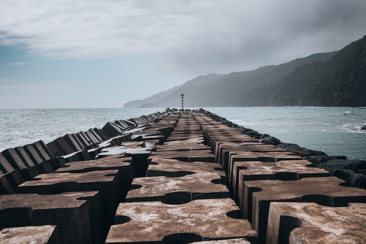   Povoação Pier, São Miguel, the Azores (ISO 250, 40 mm,  f /4.0, 1/3200 s)  