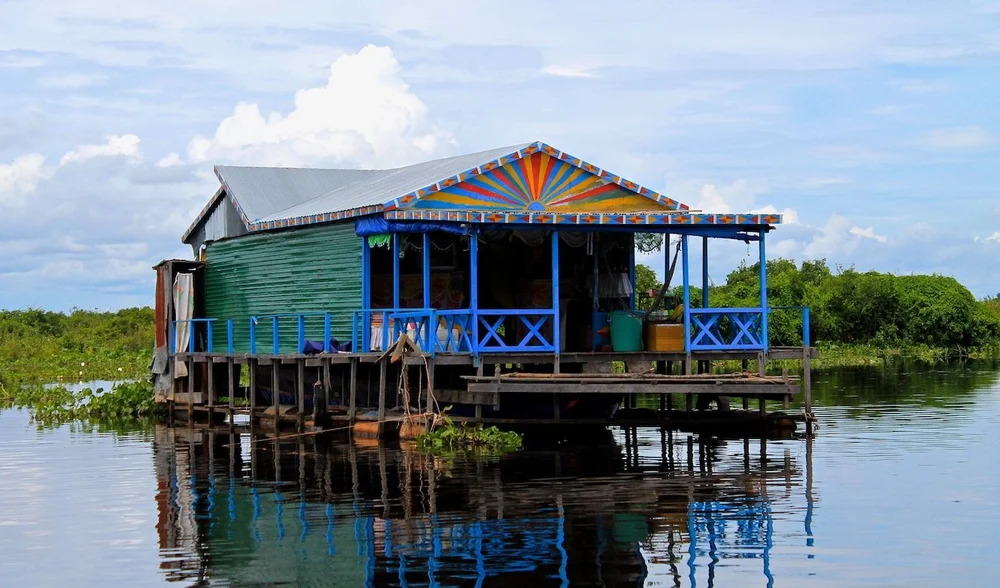   Tonlé Sap Lake, Cambodia (ISO 100, 24 mm,  f /5.6, 1/1000 s)  
