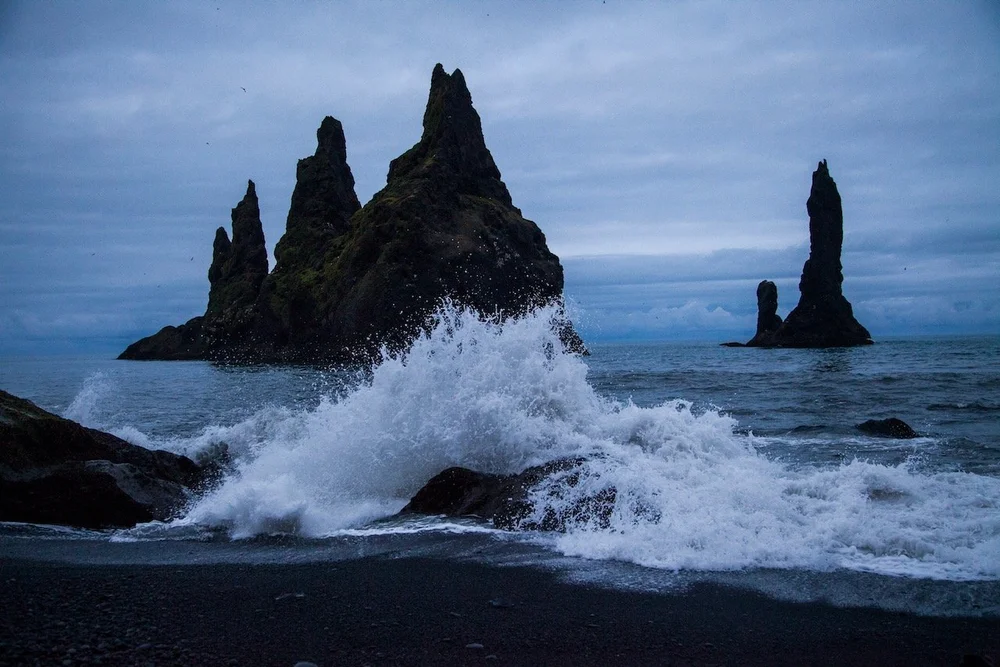   Reynisdrangar, Vík í Mýrdal, Iceland (ISO 2500, 24 mm,  f /4, 1/400 s)  
