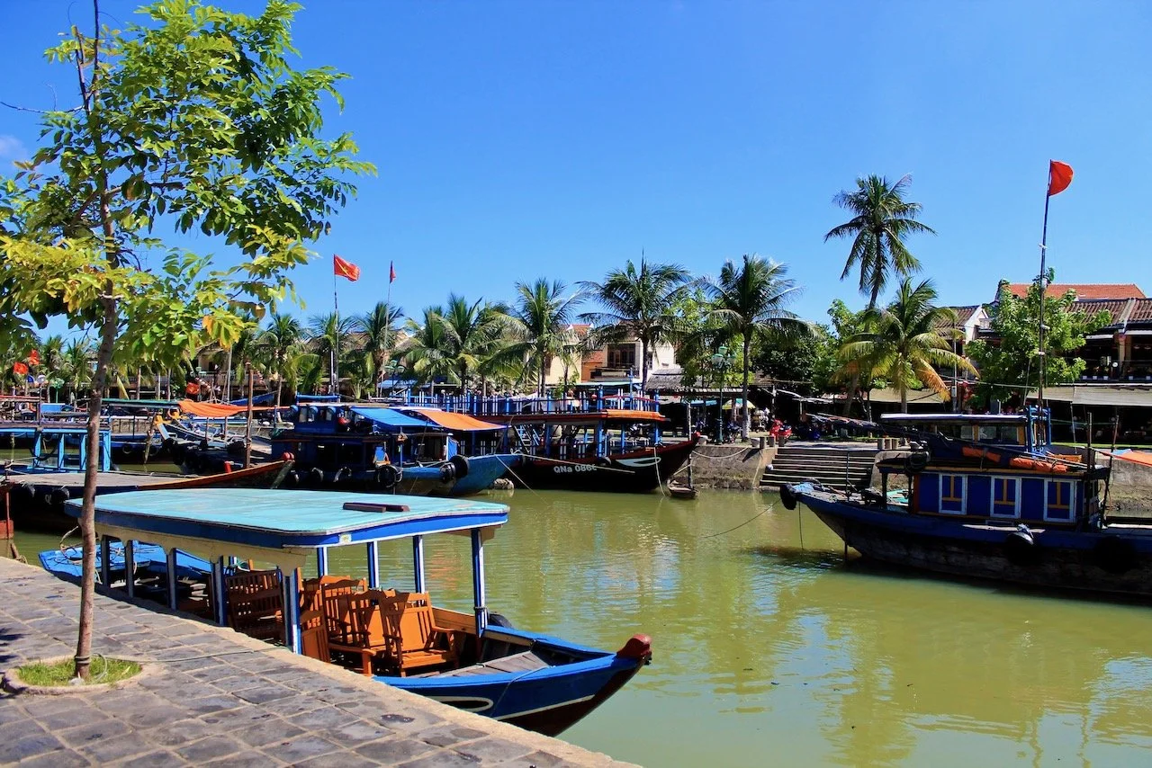Hoi An, Vietnam (ISO 200, 24 mm, f /3.5, 1/3200 s)