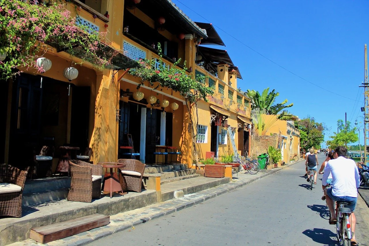 Hoi An, Vietnam (ISO 200, 24 mm, f /3.5, 1/3200 s)