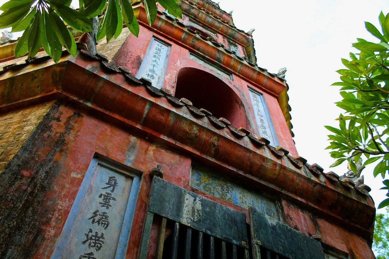 Hue, Vietnam (ISO 100, 24 mm, f /4.5, 1/40 s)