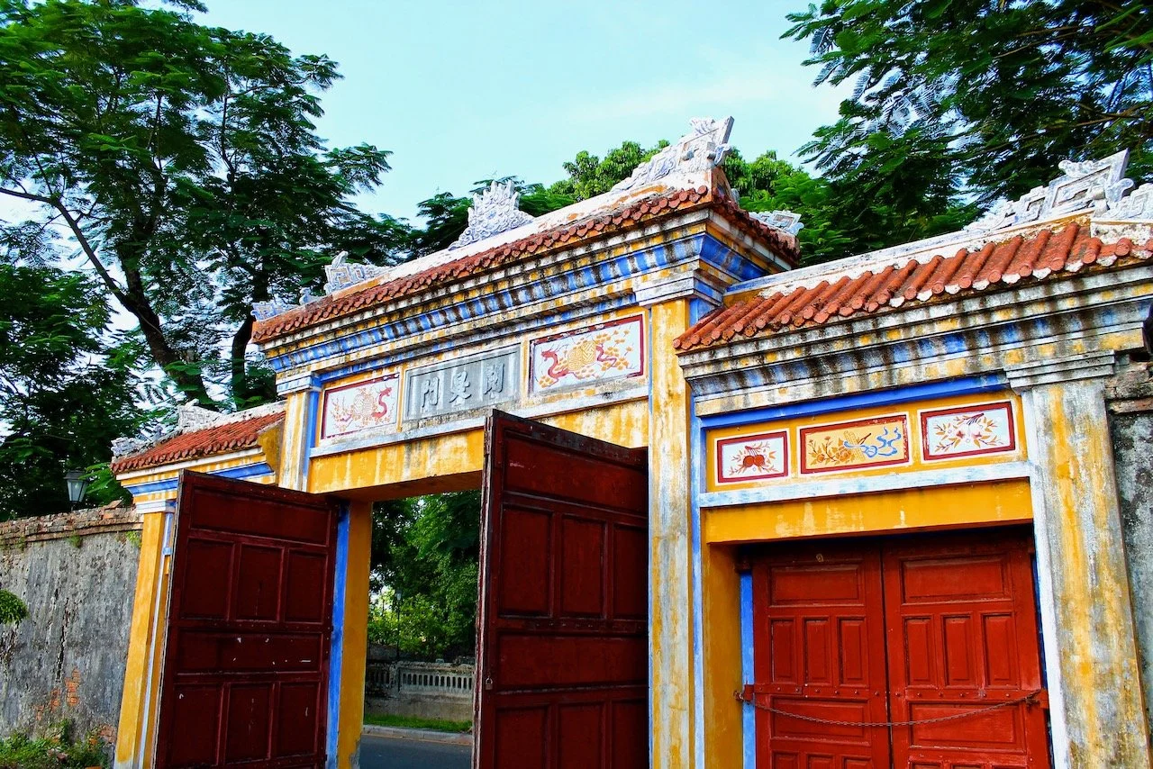Hue, Vietnam (ISO 100, 24 mm, f /4.5, 1/250 s)