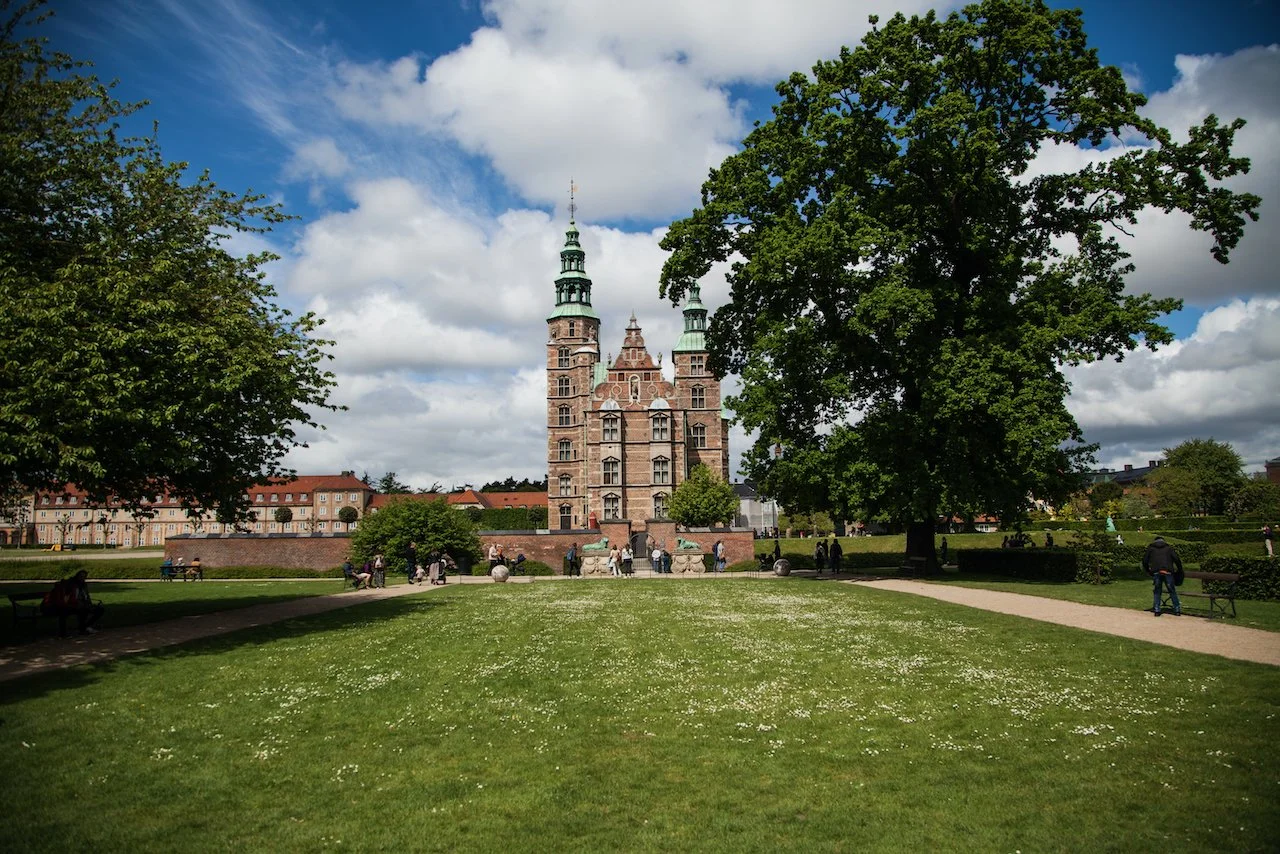   Rosenborg Castle, Denmark (ISO 100, 30 mm,  f /4, 1/1600 s)  