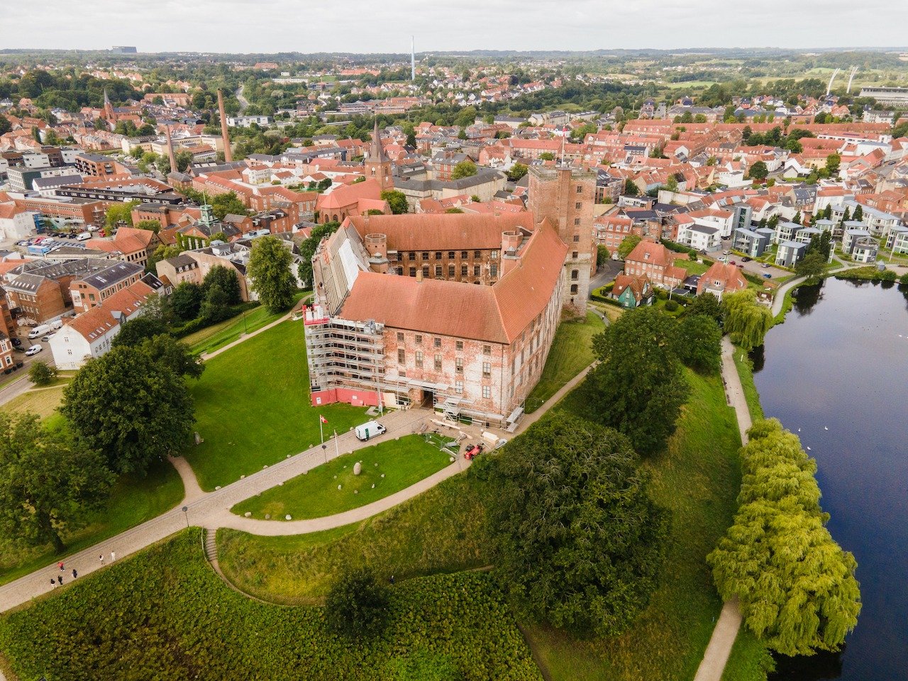 Koldinghus Castle stands as a reminder of Denmark&rsquo;s royal past, overlooking the town of Kolding from its grassy hilltop. Its weathered stone walls and towers tell stories of kings, wars, and centuries of change.
Seen from above, history and mod