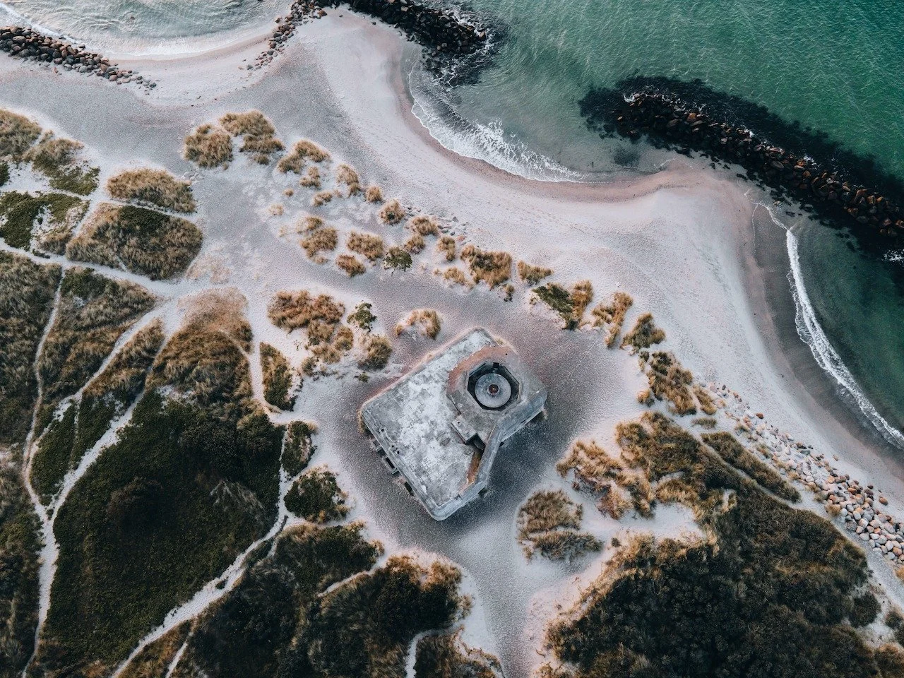 Old WWII bunker, Grenen 🇩🇰
Concrete swallowed by sand, history reshaped by wind and sea. This WWII bunker at Grenen is a quiet reminder of Denmark&rsquo;s strategic role during the war, slowly being reclaimed by nature. From above, the contrast bet