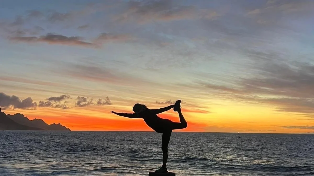 Yoga i solnedgang.jpg