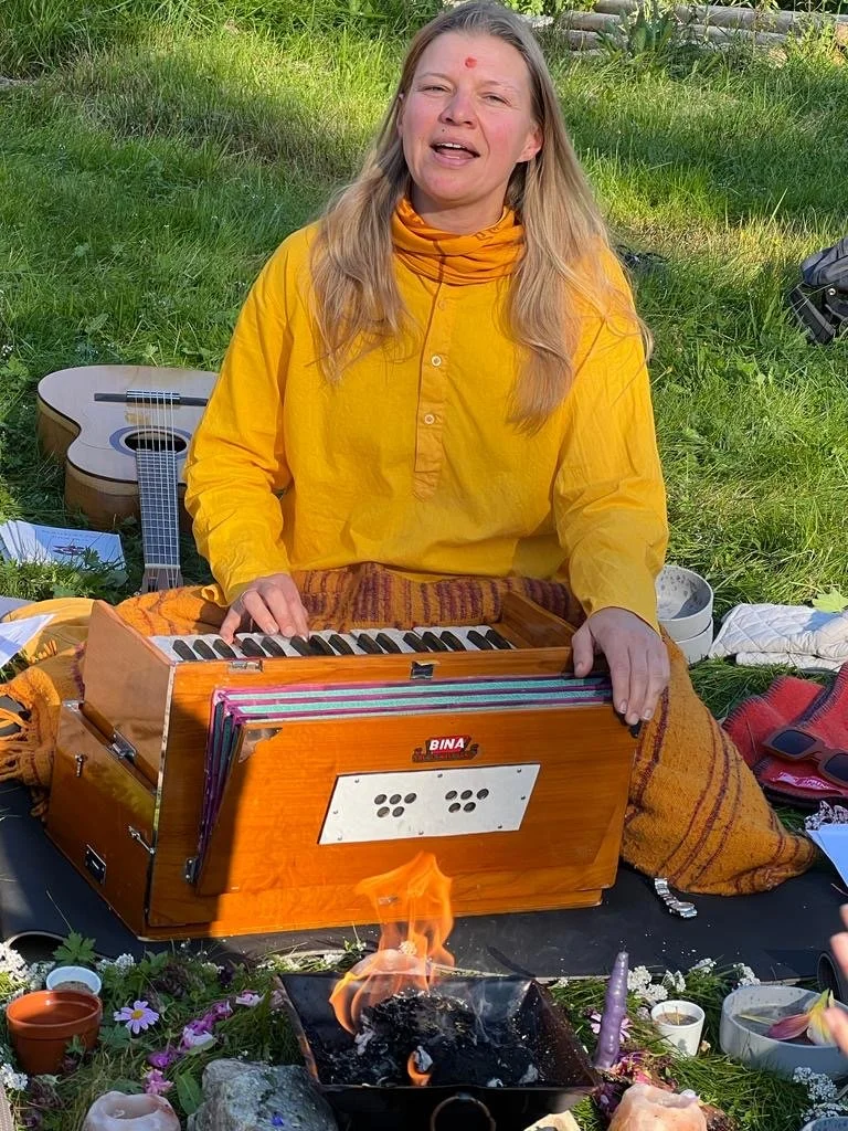 Havan ute 6, Silje synger.JPG