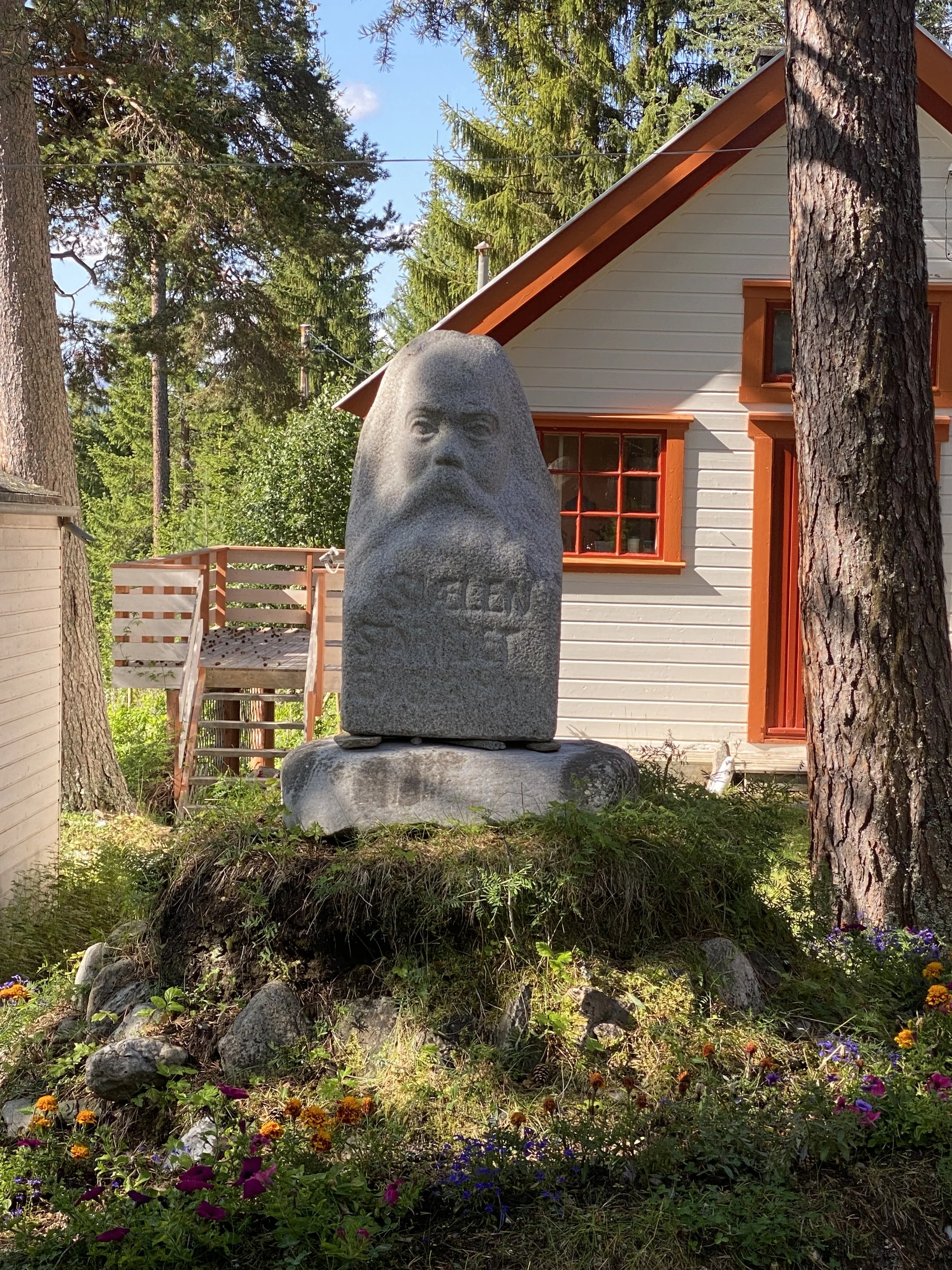 Tronfjell, shantibu.jpg