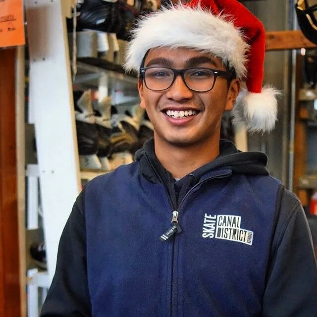 We're open from 12pm-8pm come out and skate with us today!! ⛸🎄