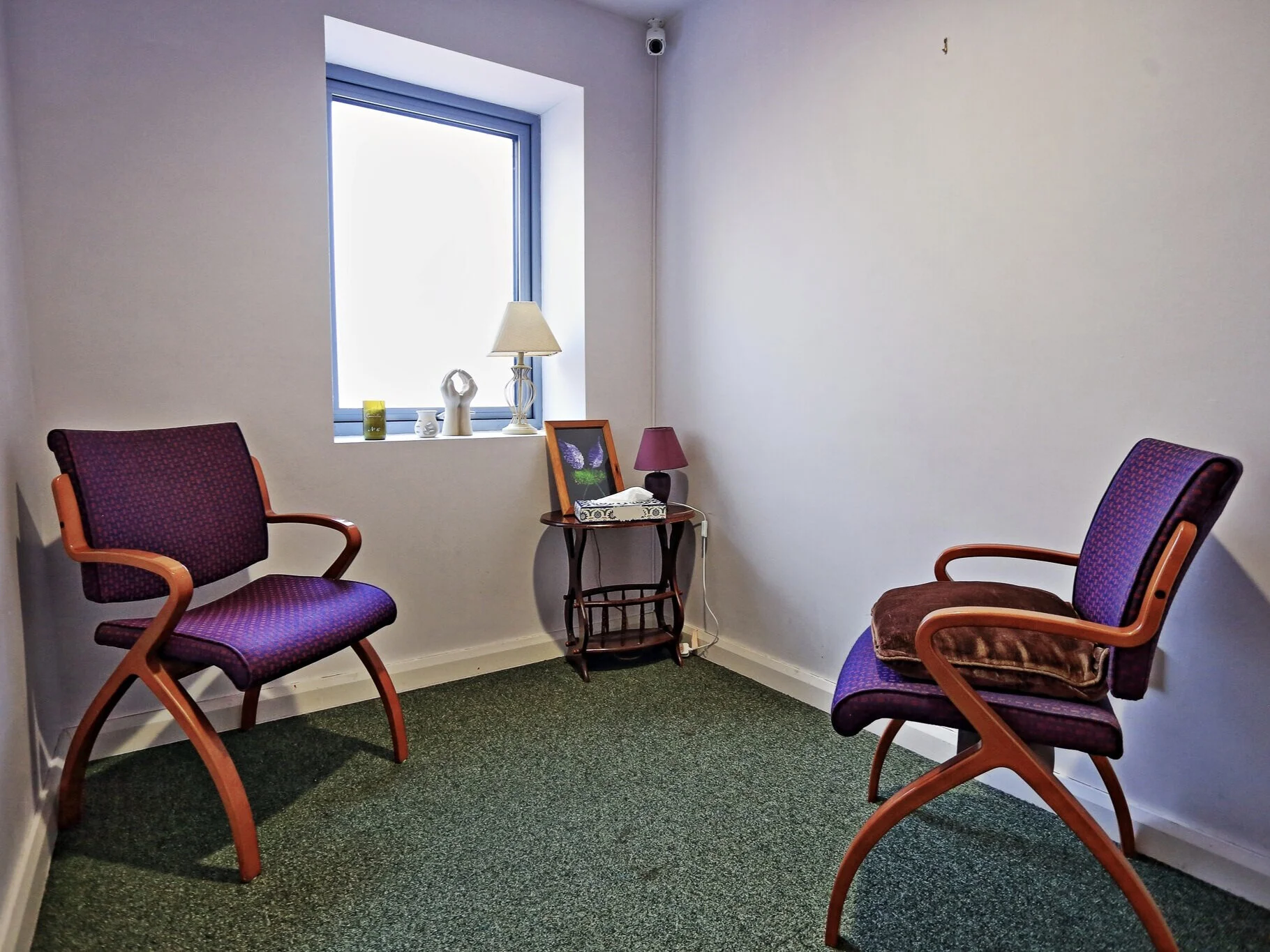 One-to-One Room: This is suitable for max of 3 people for more counselling and therapy based activities. It is also the room of choice for one to one activities.