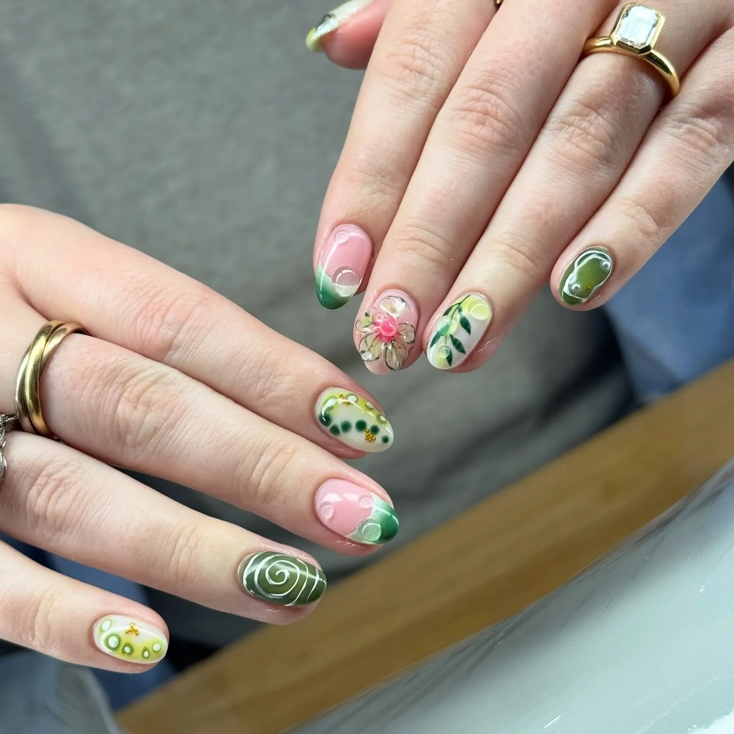Little garden, but make it nails 🌿💅
#네일아트 #젤네일 #꽃네일 #그린네일 #감성네일 #트렌드네일 #네일그램 #데일리네일
#nailart #gelnails #floralnails #greennails #trendynails #aestheticnails #nailinspo #instanails #prettynails #naildesign #fashionnails #nailsofinstagram #summernai