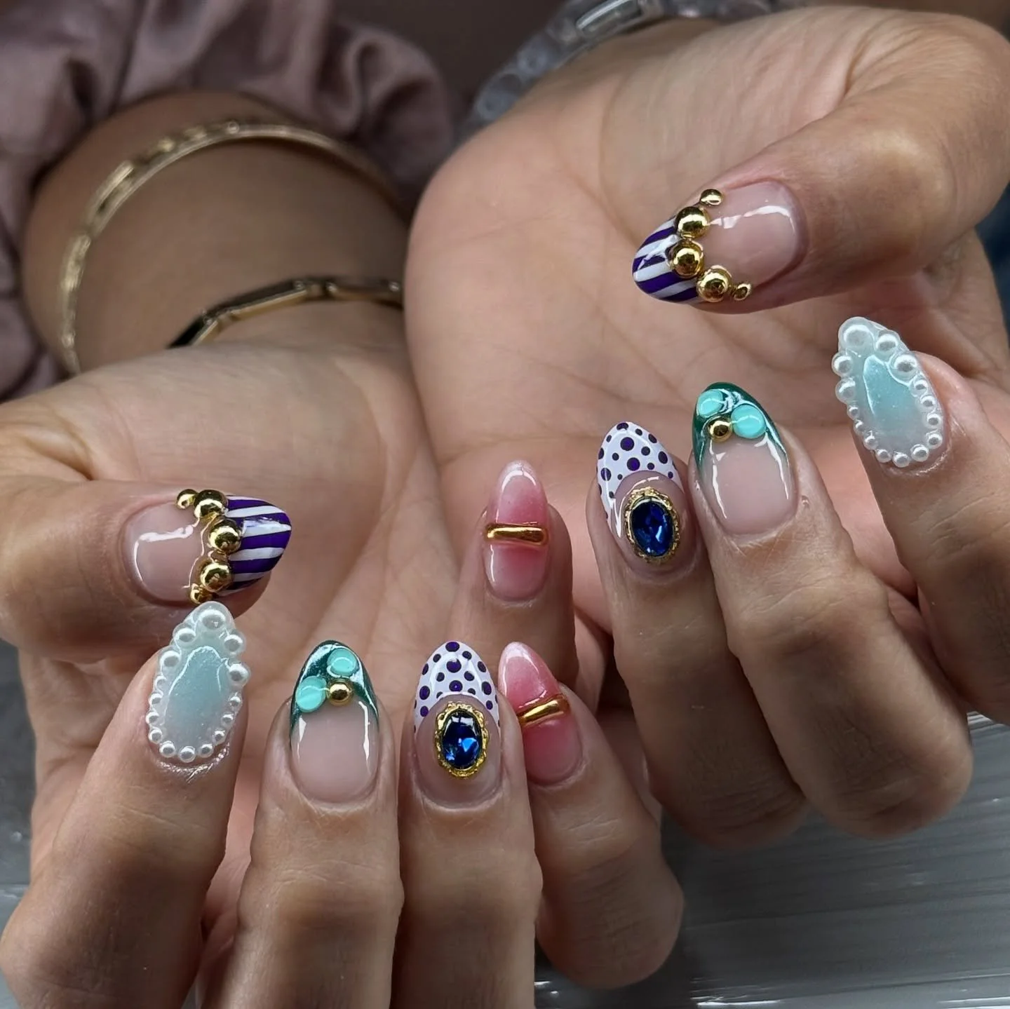 ✨ Natural nails, no extension – just pure art!
💎 Unique gemstone vibes + 3D details for your one-of-a-kind style.
#네일아트 #버지니아네일 #페어팩스네일 #自然ネイル #自然美甲 #DiseñoDeUñas #NailArtLovers #트렌디네일 #핸드페인팅네일