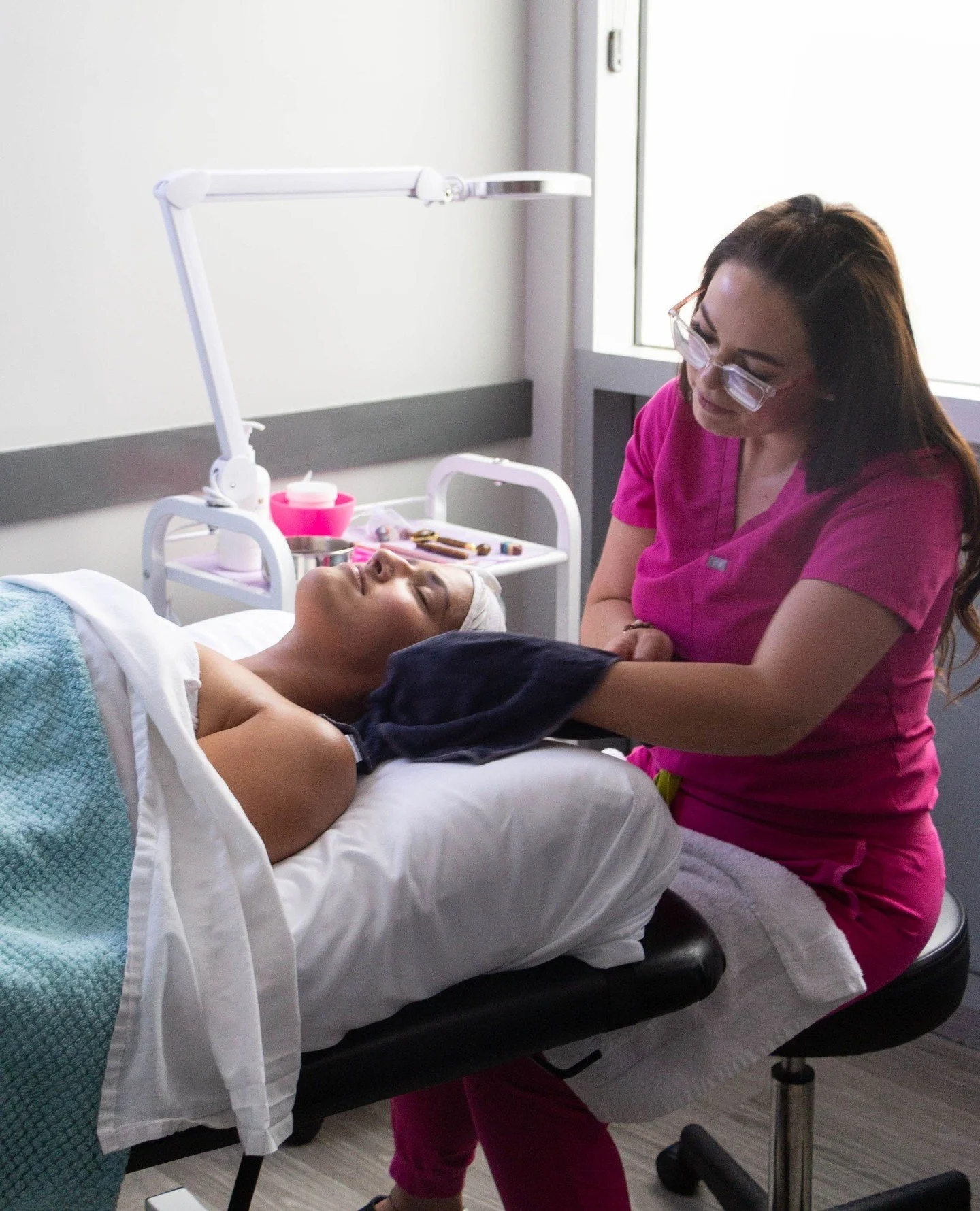 ✨ 3 ways the Self-Care Club can benefit your skin:⁠
⁠
1️⃣ Monthly custom treatments tailored to your skin goals.⁠
⁠
2️⃣ Consistency = results. Regular care prevents + corrects concerns over time.⁠
⁠
3️⃣ Exclusive perks like discounts on skincare prod
