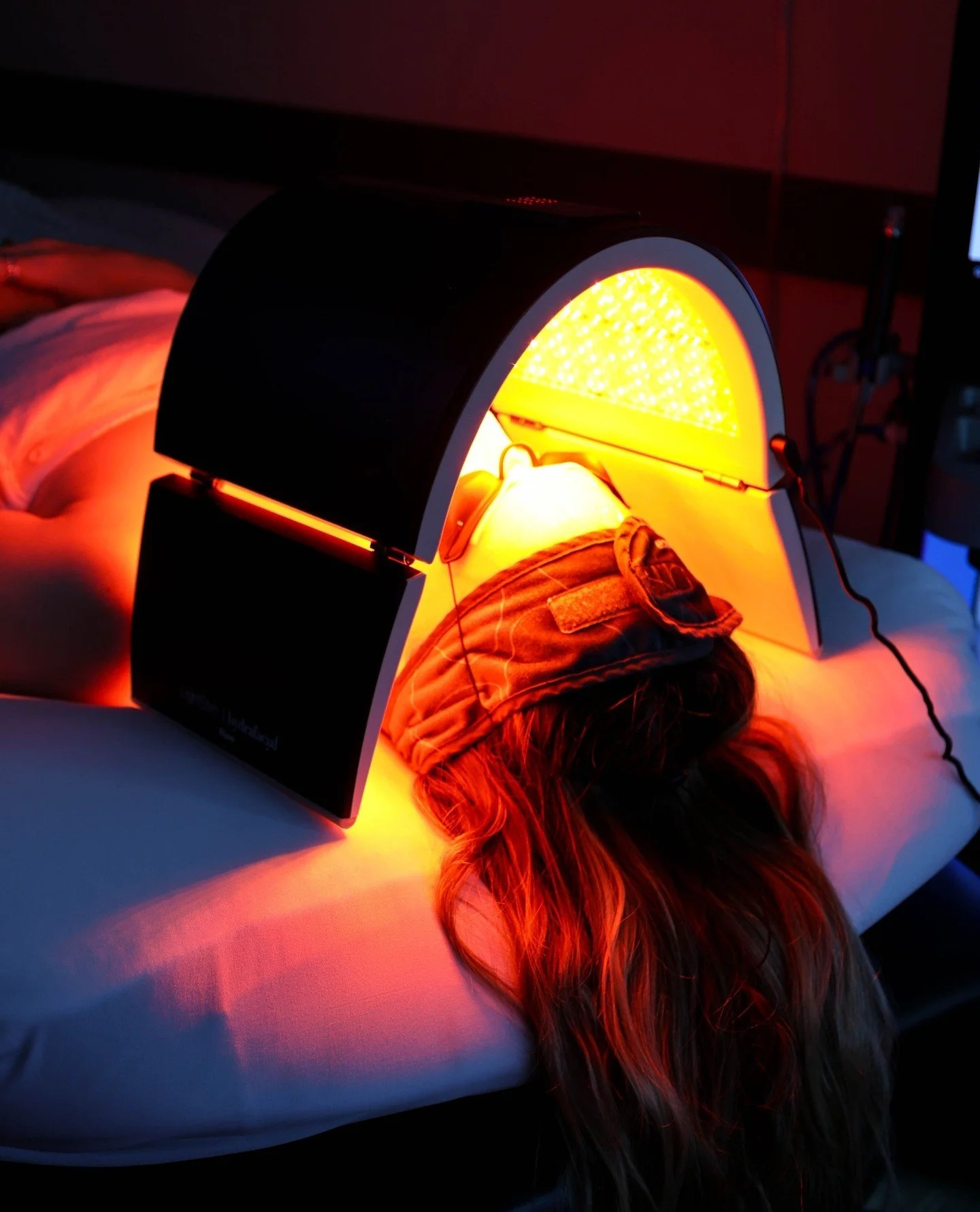 The best 15 minutes of your treatment. 🧖&zwj;♀️💤⁠
⁠
Think of LED Light Therapy as a workout for your skin cells while you take a nap. This non-invasive modality is a staple at CMC+ because it works for everyone.⁠
⁠
It&rsquo;s the perfect, customiza