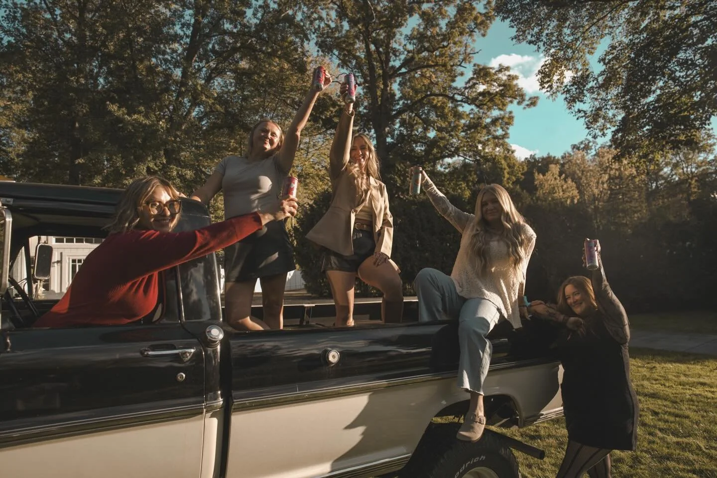 just your sALANI girls making our way through another holiday season! we love y&rsquo;all more than our Alanis and that&rsquo;s a lot! 🤪
#keepuscaffeinated #alanis #salanigirls #jmksalon #holidayszn #downtownsturgismichigan