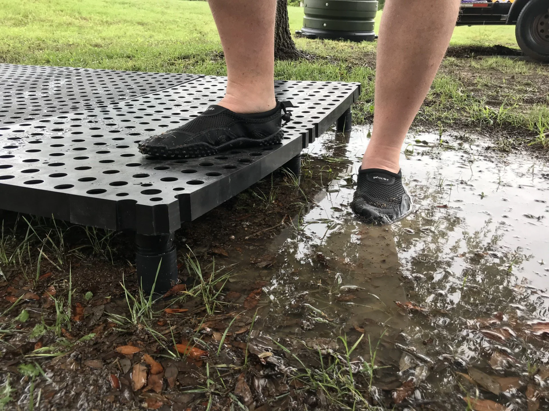 travel easy decks over a mud puddle with person showing how the deck keeps you out of the mud