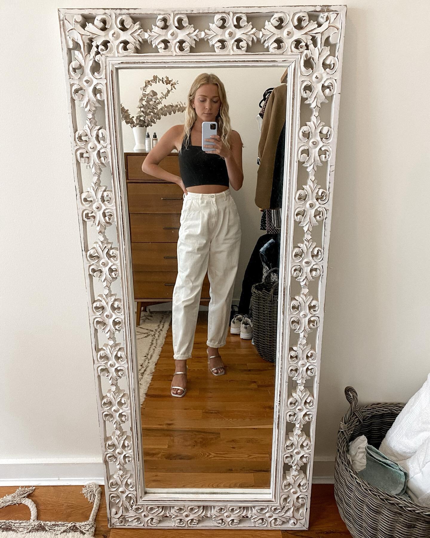 Wearing white after Labor Day because I don&rsquo;t believe in rules! Another rule I don&rsquo;t believe in: always focus on paying off debt first. ⁣
⁣
Does that mean I think you should ignore your credit card bill? No please don&rsquo;t do that. Pay