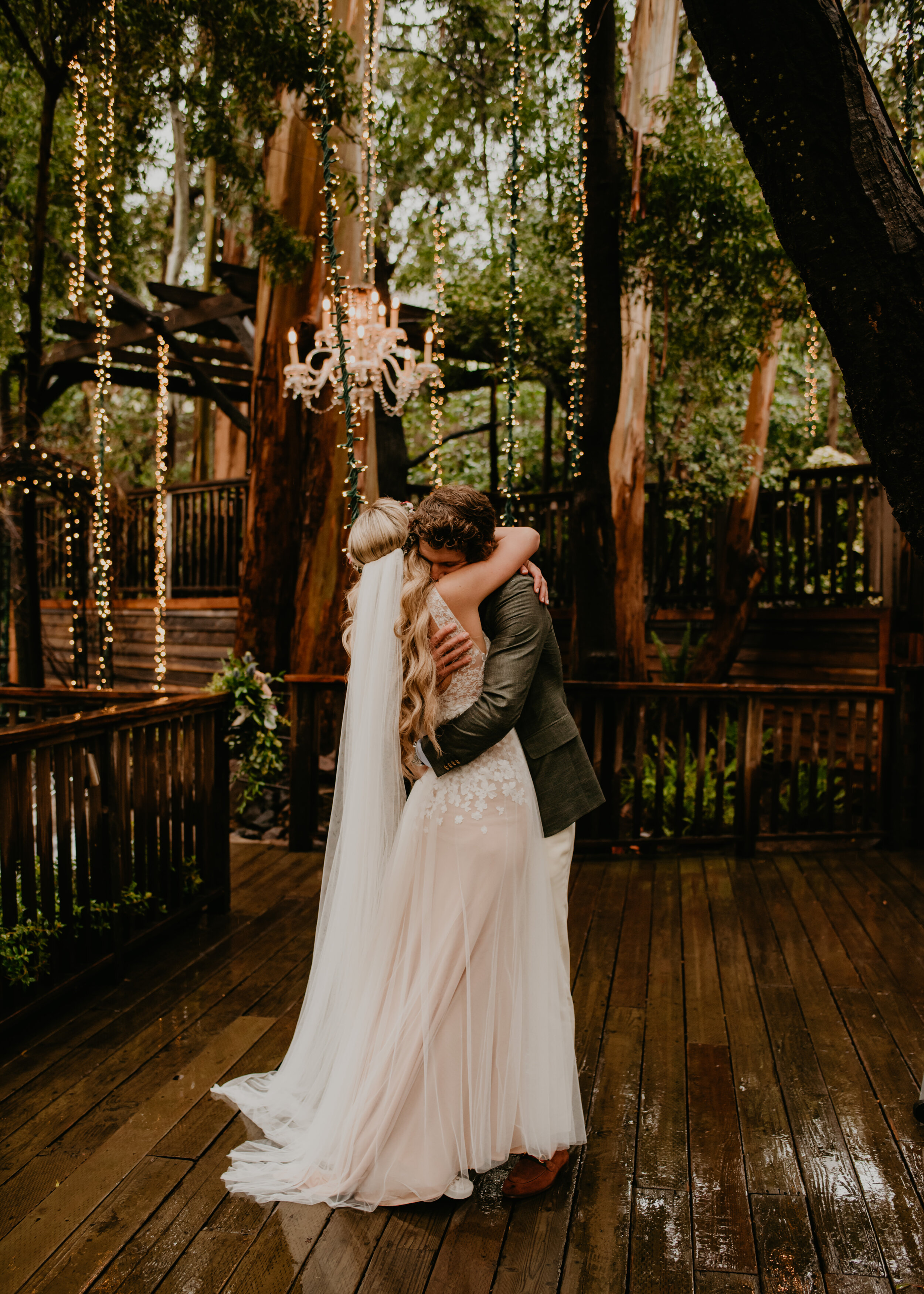 contact (i put on travel).jpg