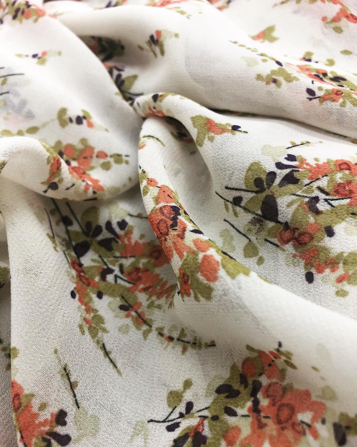 Starting the week off with this sweet floral 🌸🌼💕
.
.
.
.
.
.
#prodigytextiles #fabrics #rayon #cotton #floraldesign #fabricsupplier #textiles #thread #textilestudio #design #trendingfabrics #fashion #fabricstore #style #interiordesign #vintagestyl