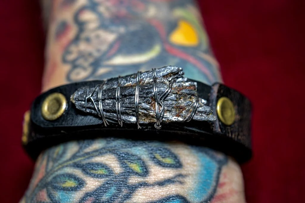 Błåqkñįtę Black Kyanite Cuff