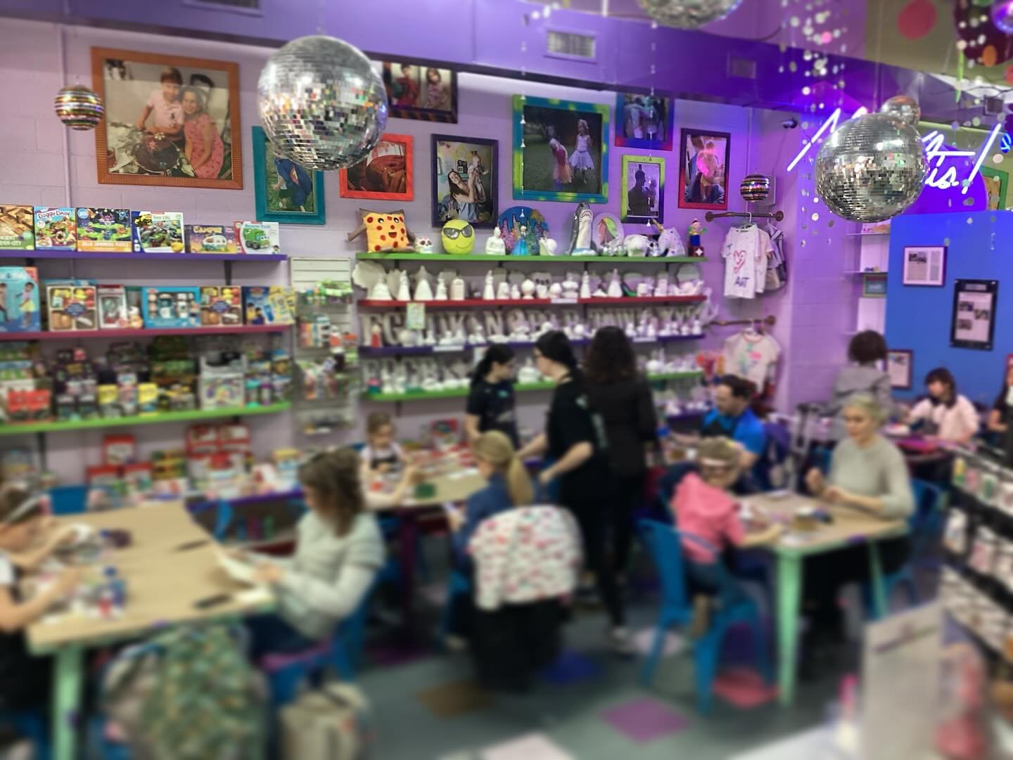 This is how we Friday after school 🖌️🌈🎨🖼️!
.
.
.
#kids #afterschool #friday #craft