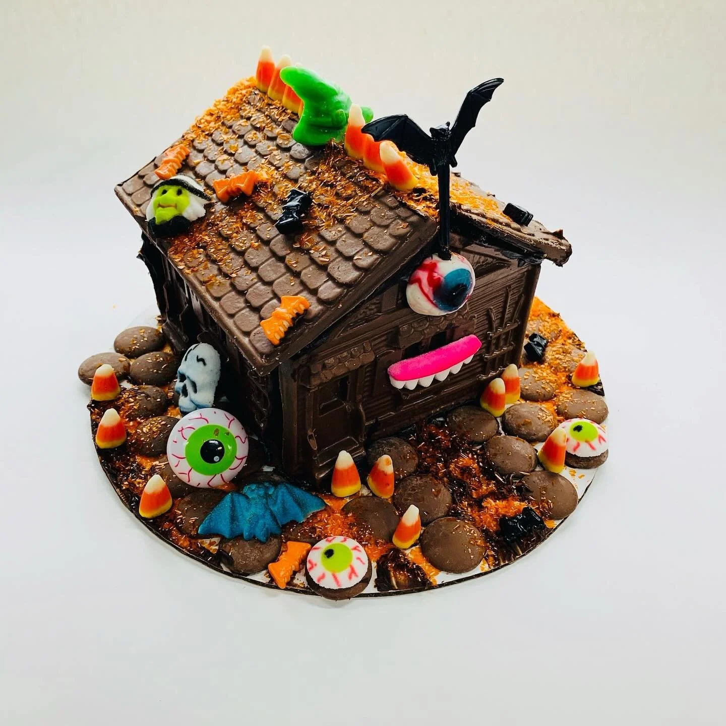 Tis the season&hellip;our famous Chocolate Haunted Houses are back!! Sign up for our workshop&hellip;sessions available for toddlers, school aged kids, and tweens/adults! Order a kit on our website!  Book a Haunted Chocolate House party or class play