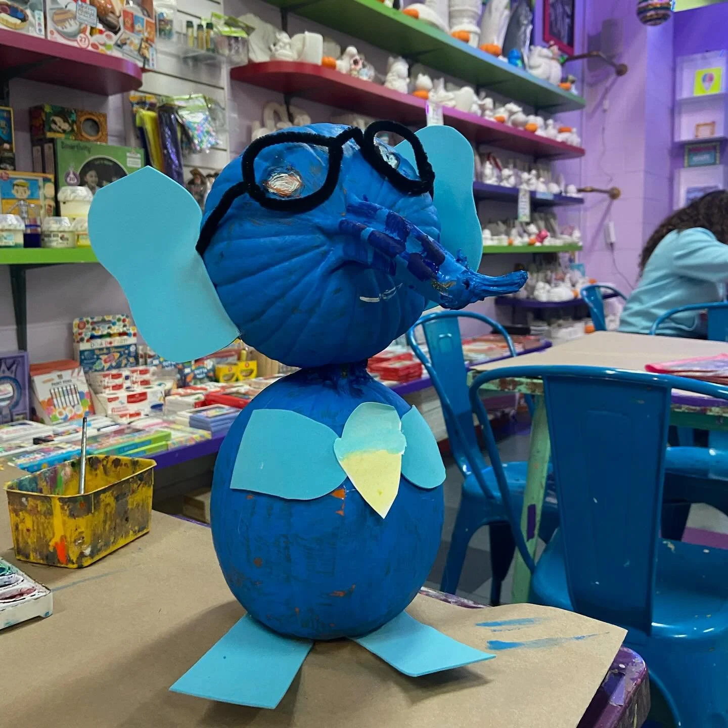 Can you believe how amazing these two real pumpkins stacked and crafted to make a pumpkin version of Gerald from the @mo.willems.workshop Piggie &amp; Gerald series turned out?! This is what unplugged creativity looks like! Come craft/carve/paint a p