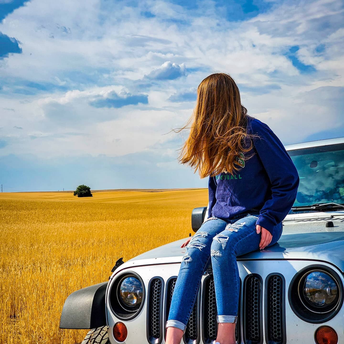 Maddi and I have had a rough week. She's been stressed and angry, and I've been depressed. We decided we needed a change of scenery. So I took off work today and we got in the Jeep. We normally head West into the mountains. But because of all the fir