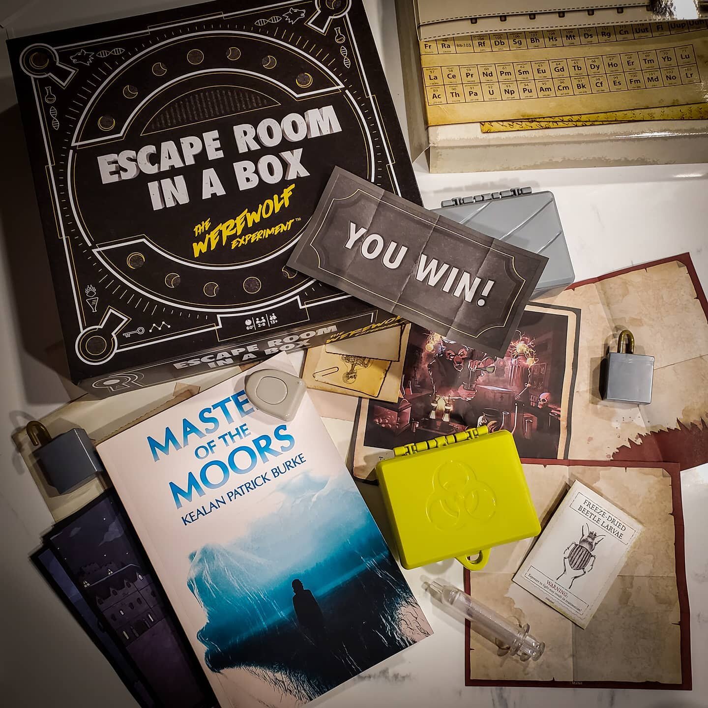 Today's boardgames and books is brought to you by Escape Room in a Box: The Werewolf Experiment and the book Master of the Moors by @kealanpatrick. Fun game and fun book. I haven't finished the book but I have finished the game.
.
.
.
.
#booksofinsta