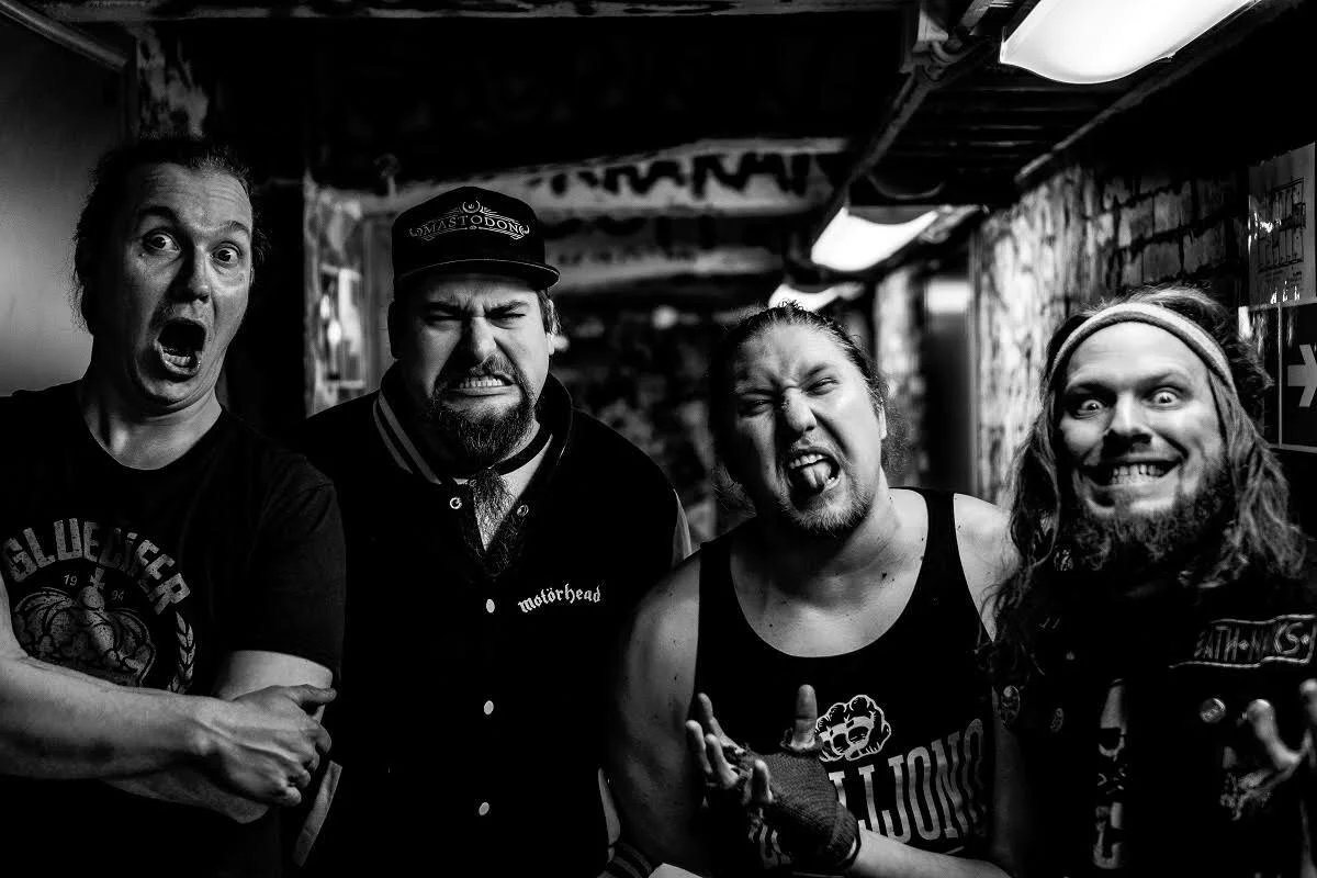 Grillijono K.O. wants you to "Fuck me up before you go-go"