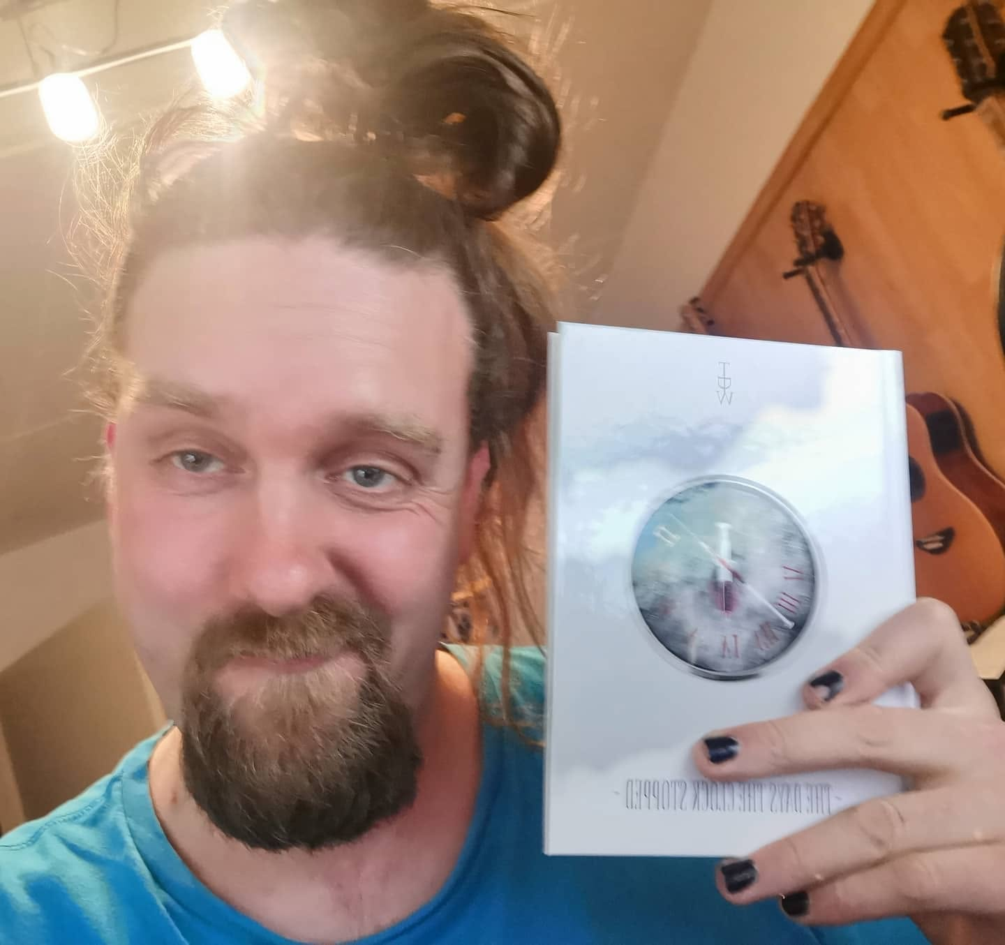 Tom de Wit (TDW) with a glorious manbun in response to the "manbun metal" comment in a negative review for his new album (at the time)