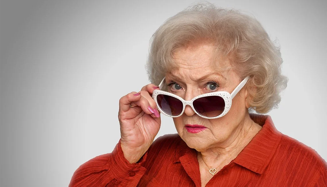 1140-aarp-goes-hollywood-betty-white.imgcache.rev.web.1740.1000.jpg