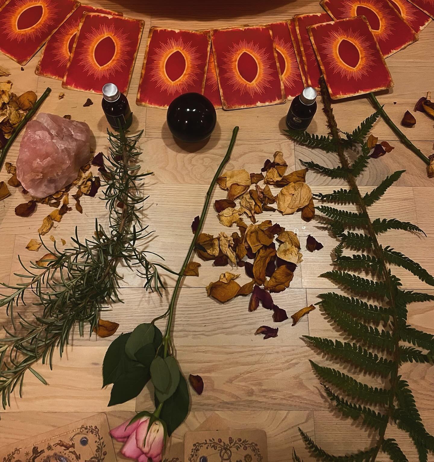 What a wholesome and beautiful few days!! &hearts;️ Saturday&rsquo;s heart opening cacao ceremony @theshalalondon set me up perfectly for Sunday&rsquo;s yin workshop @hotpodyoga_brixton where we softened into the slower energy of Autumn 🍂 Then a gor