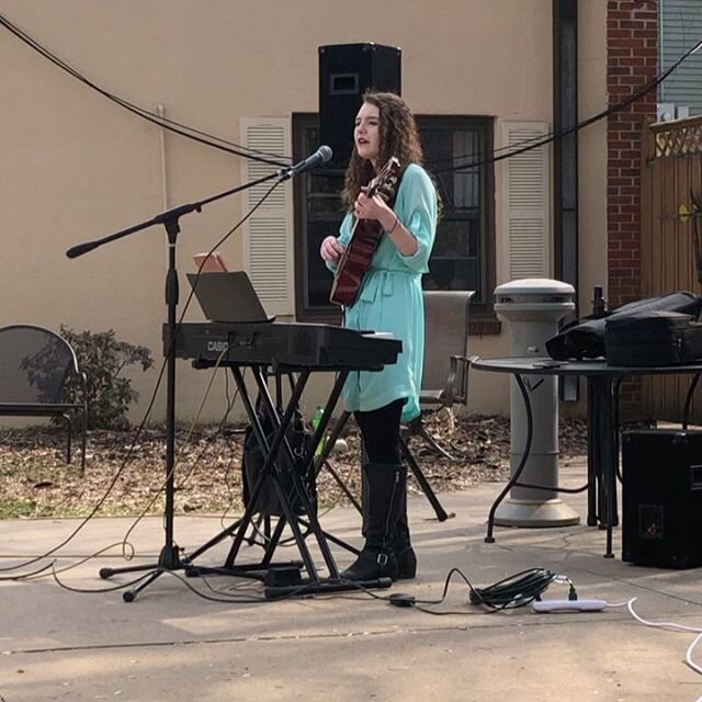 It was such an honor to sing for the residence at The Estates at Linden in Stillwater. Most Assisted living facilities are on a complete lockdown. No visitors, no socializing, and no excursions. To be able to bring them music while still social dista