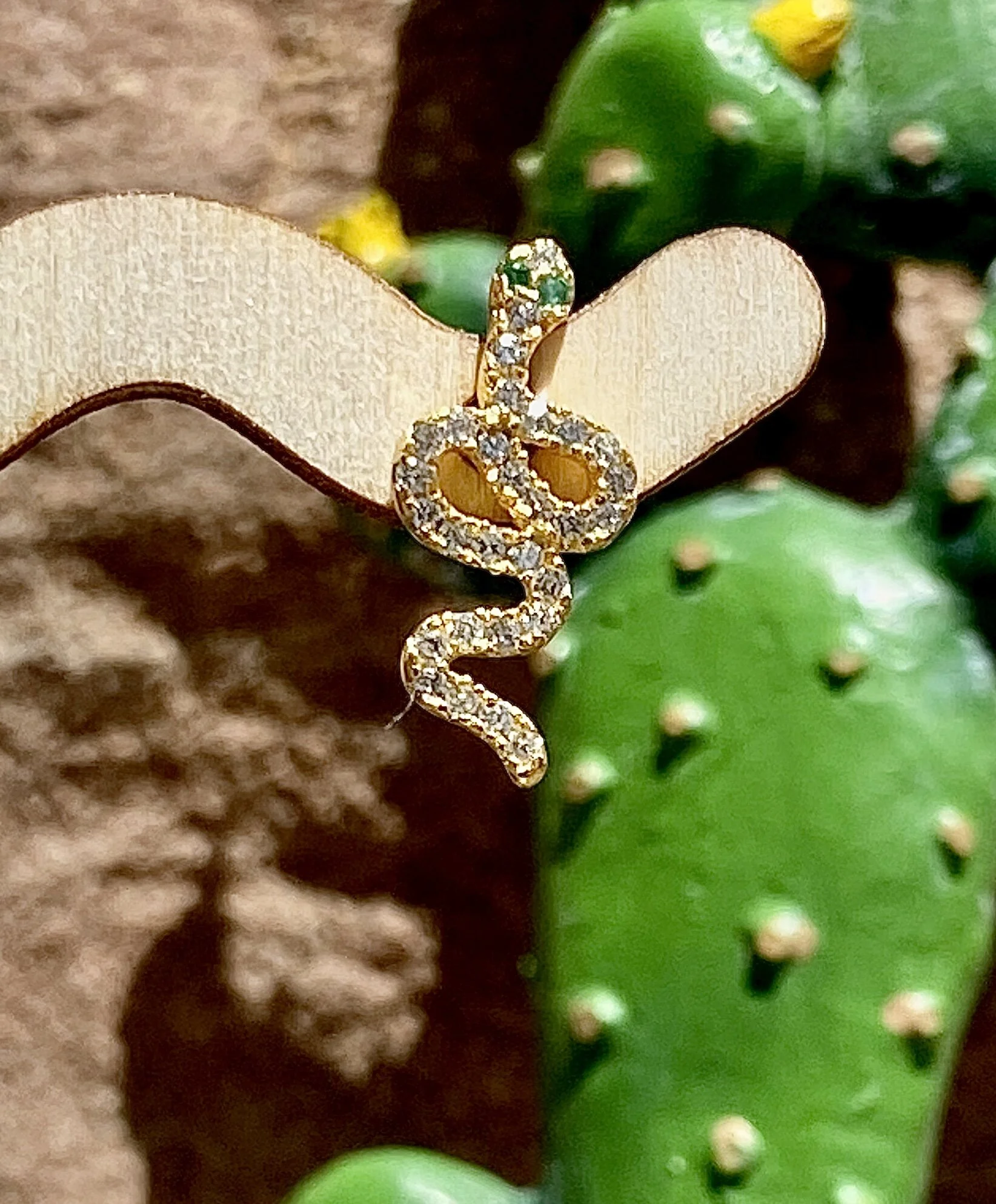 E94FAAF8-2E51-433F-80F9-BDB43923AC84