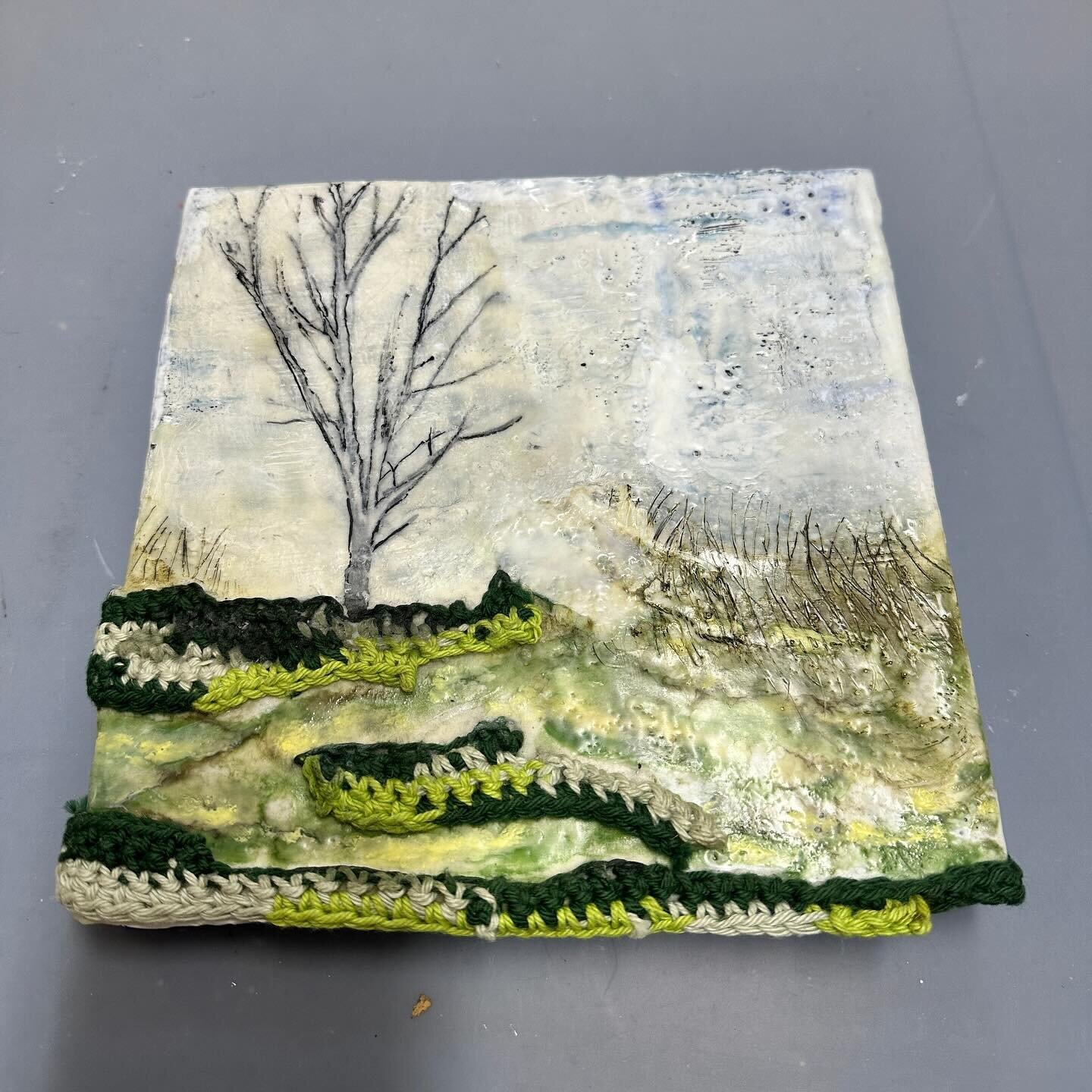 Decided to re-do this piece of art. I was not happy with how the collage tree element was a bit yellow. Swipe to see some in-process videos and the finished piece. ⁠
⁠
#redoingart #paintingover #paintingoverpaintings #reworking #afreshlook #studio_st