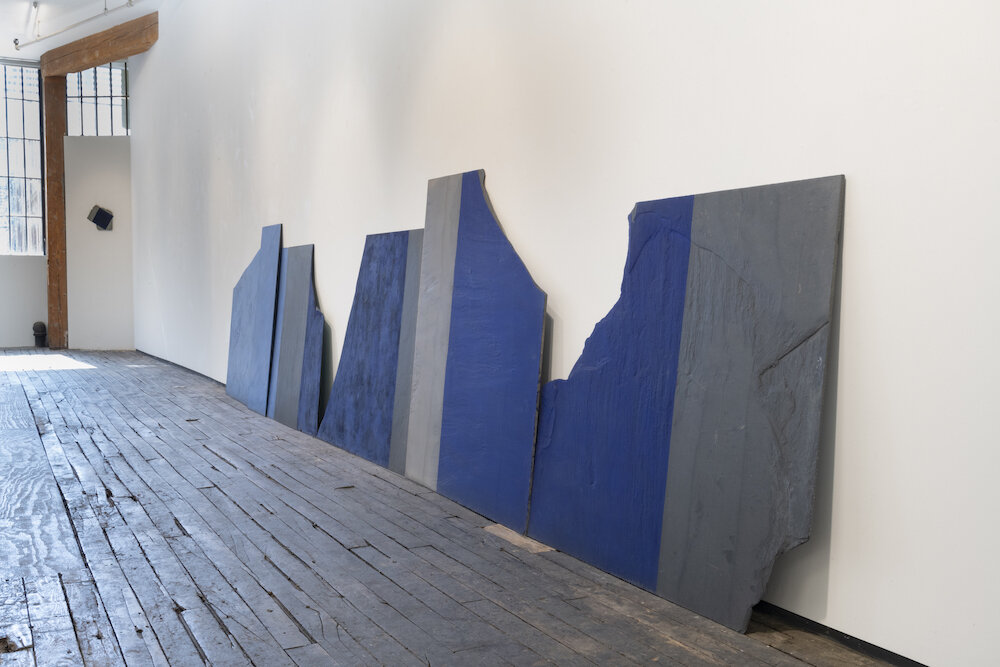   Gorges , 1986, 50 x 240 in, 127 cm x 609 cm, Casein, oil, acrylic, ultramarine on slate blackboard fragments 