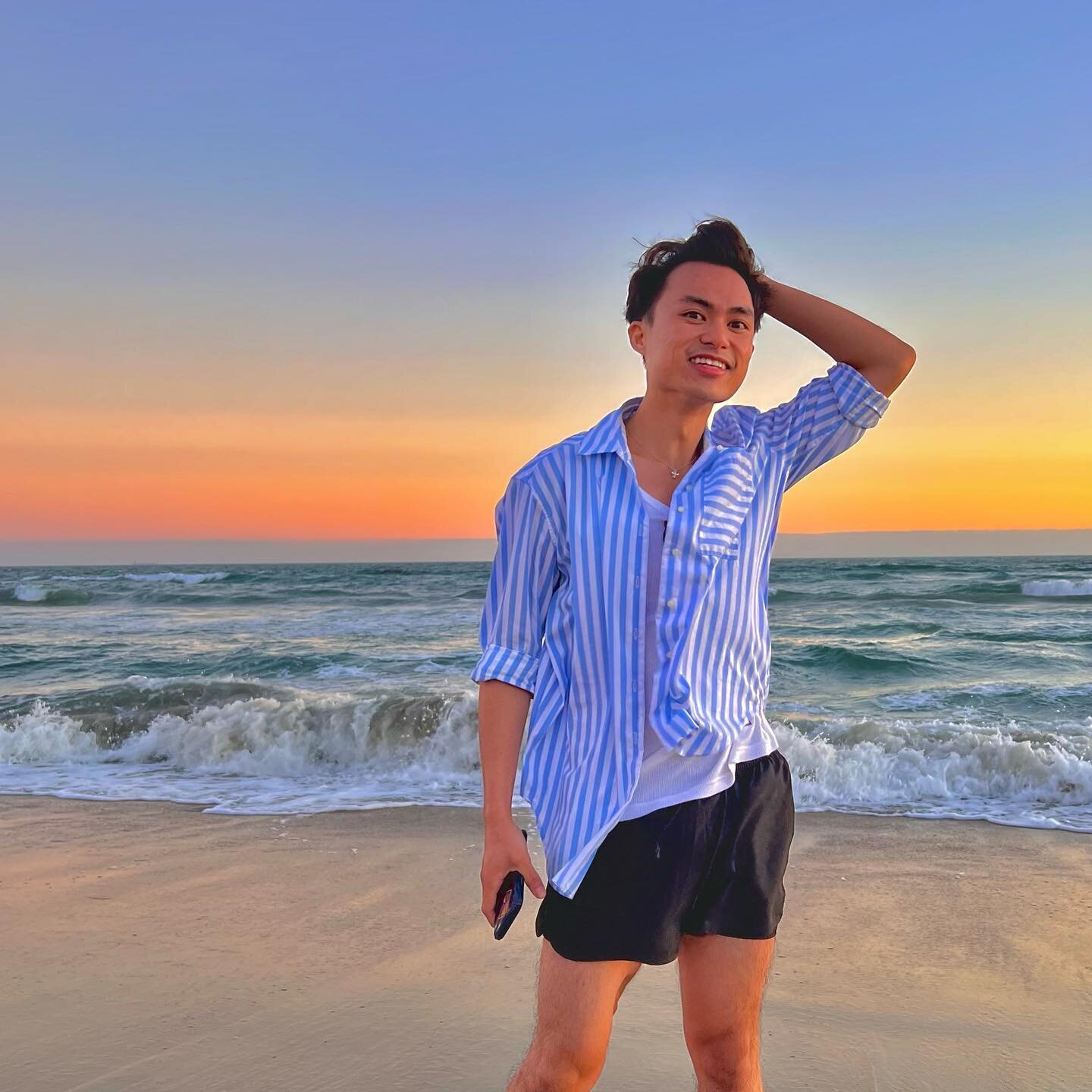 🌅 🏖

#beachboy #sunset #californiadreaming #summer #vacation #catchingrays #california #caliboy #sunsetlovers #goldenhour #magichour #beach #asianboy #asianactor #asianmodel #beachlife #beachlover