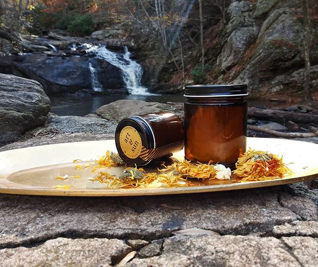 whipped cocoa butter with calendula oil.
&bull;raw organic cocoa, calendula oil, coconut oil with a bit of shea butter to boost its luxuriousness&hellip;. is luxuriousness a word? cocoa butter is the star but paired with calendula sends its healing p