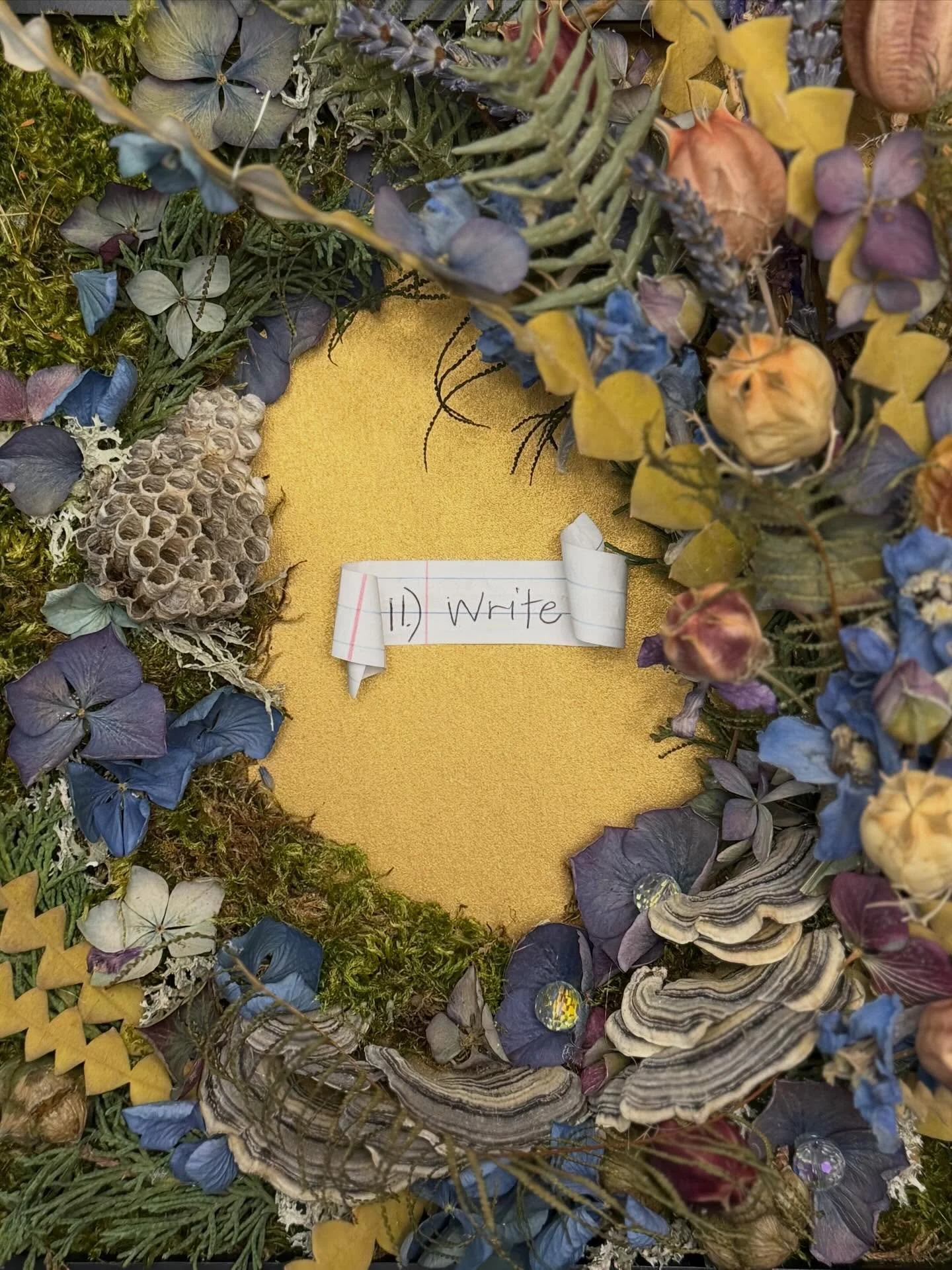 @brookswinery and I are teaming up for a botanical workshop!

Thursday, 1/15 from 6-8pm
$50 per person
Includes drink and light snacks

I will provide 8x10 frames, glue guns, clippers, tweezers and oodles of dried flowers and other treasures for you 