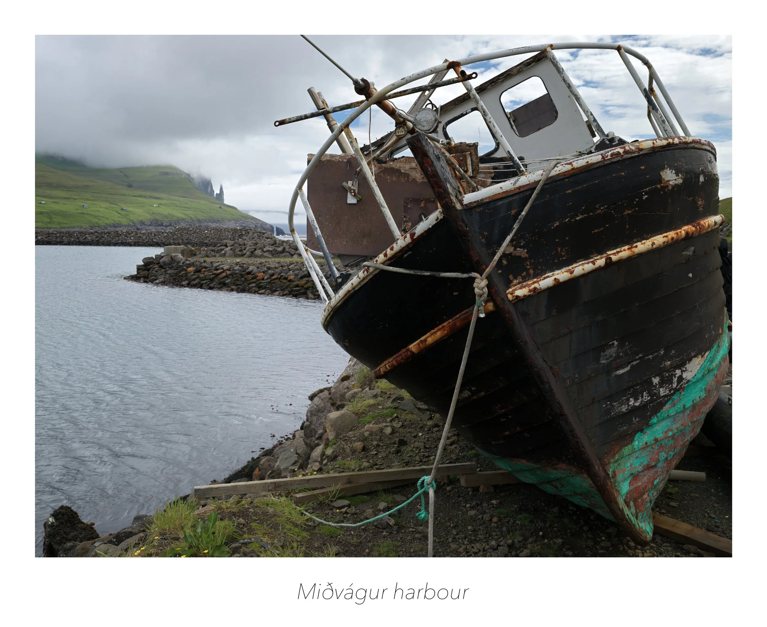 B_2641_Miðvágur_Harbour_Web.jpg