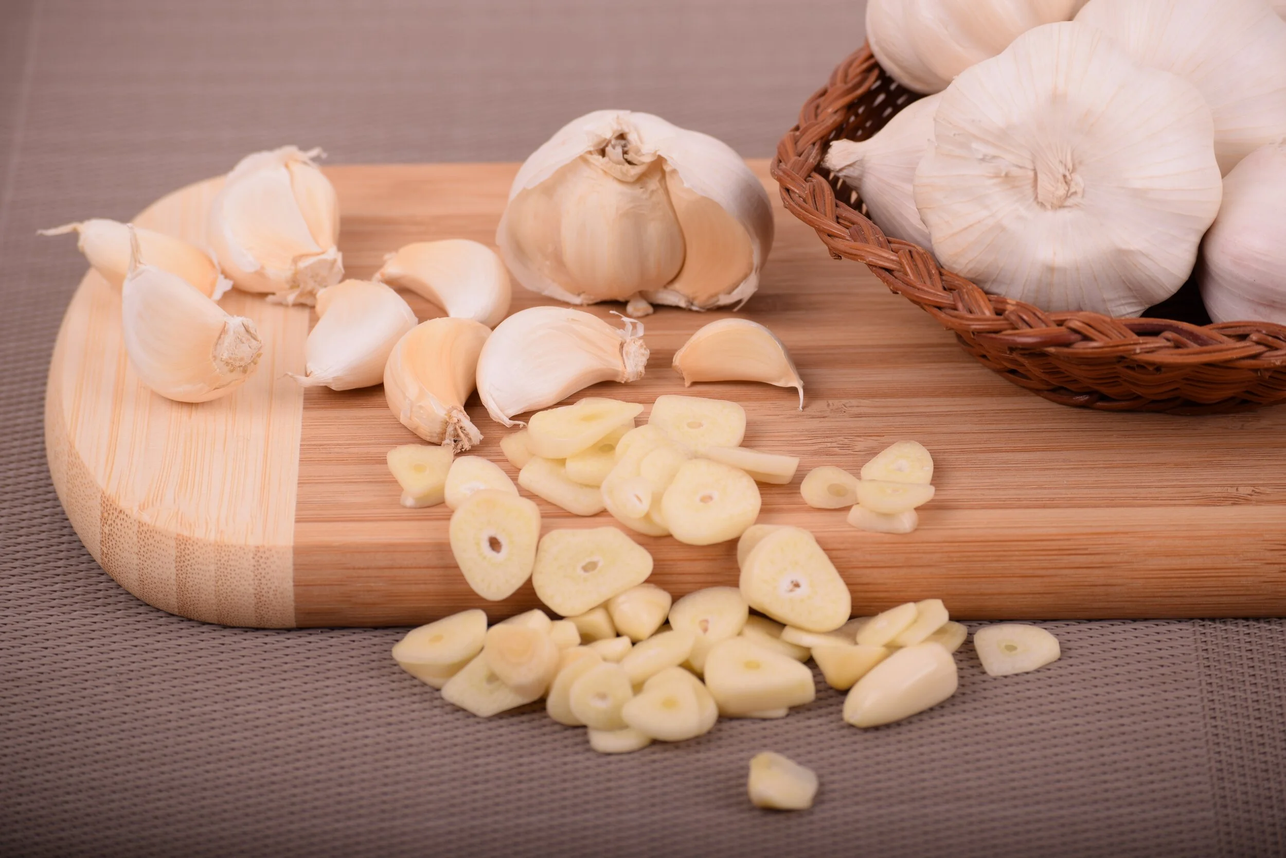 Peeled garlic